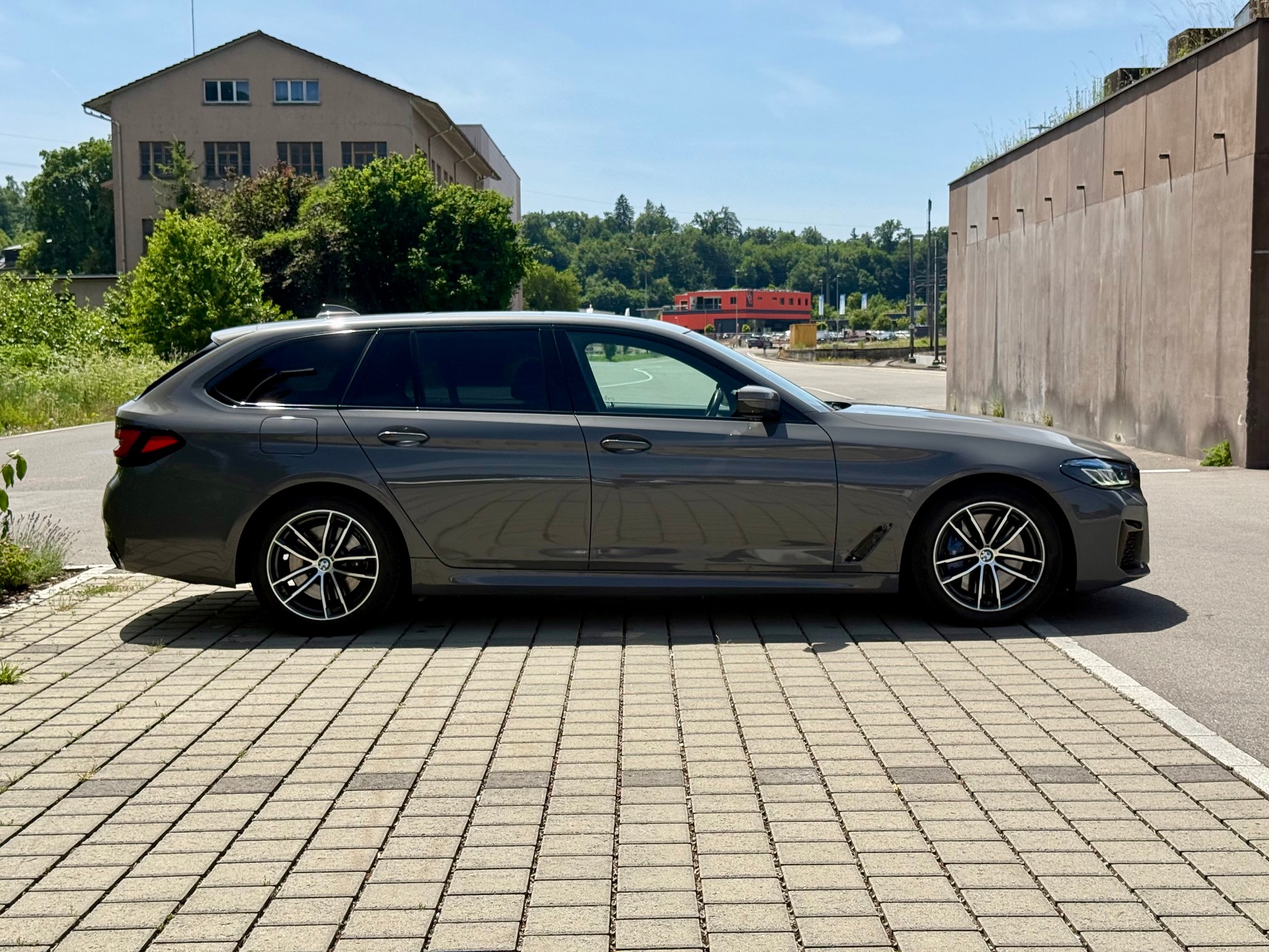 BMW 530d xDrive 48V Touring M Sport Steptronic-showroom-element-3