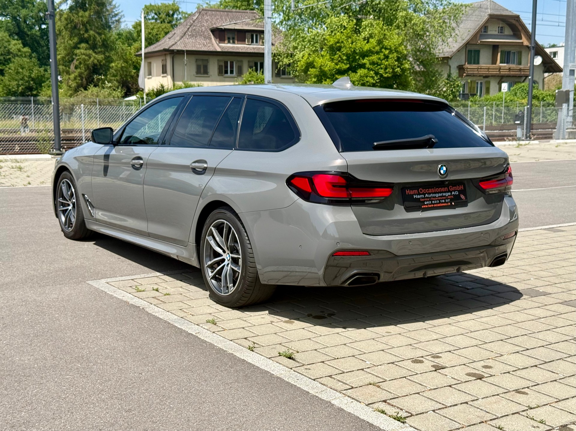 BMW 530d xDrive 48V Touring M Sport Steptronic-showroom-element-2