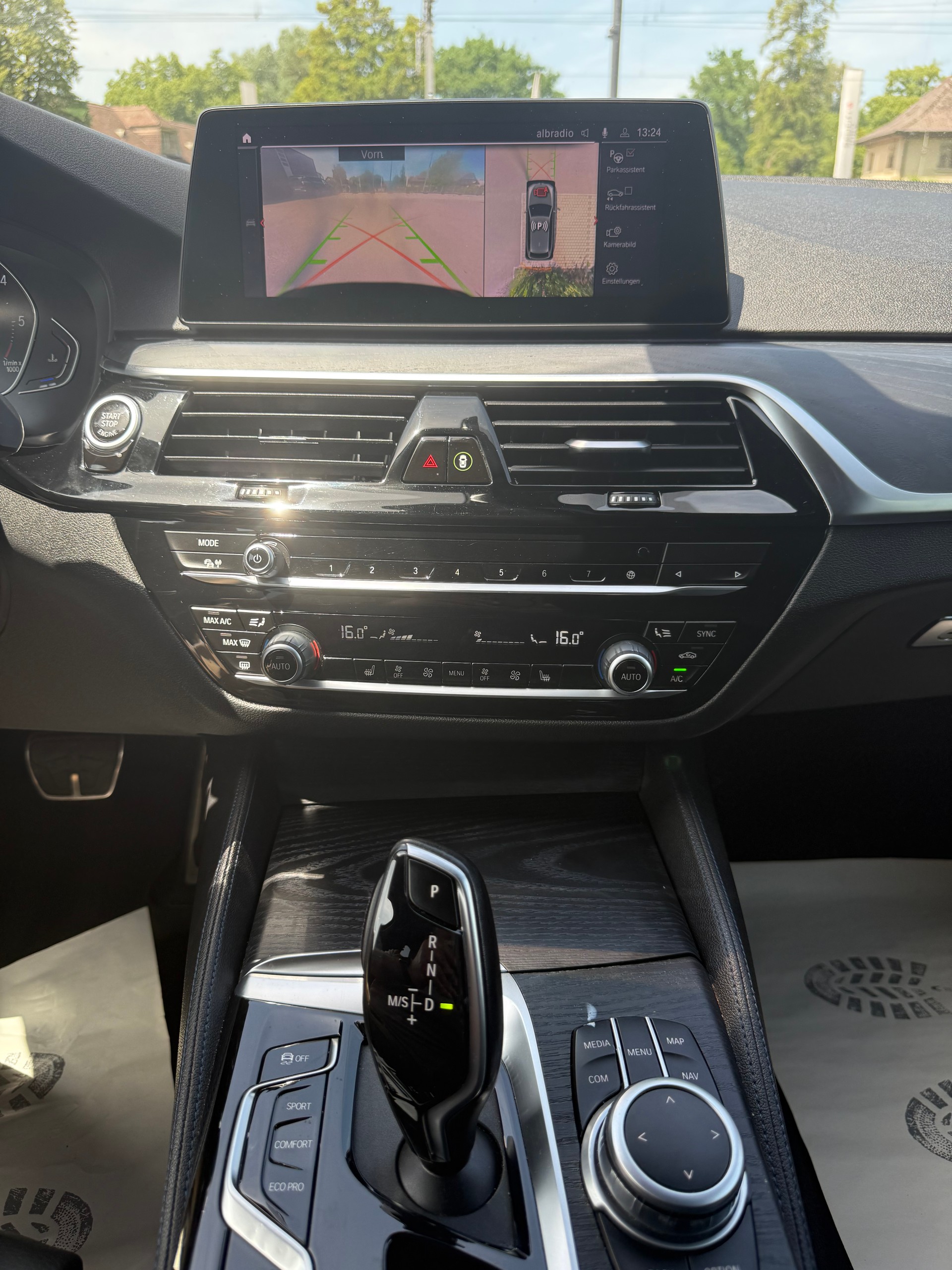 BMW 530d xDrive 48V Touring M Sport Steptronic-image-7