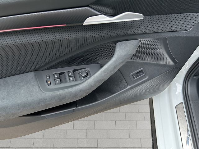 SKODA Superb Combi 2.0 TSI Sportline 4x4 DSG-image-14