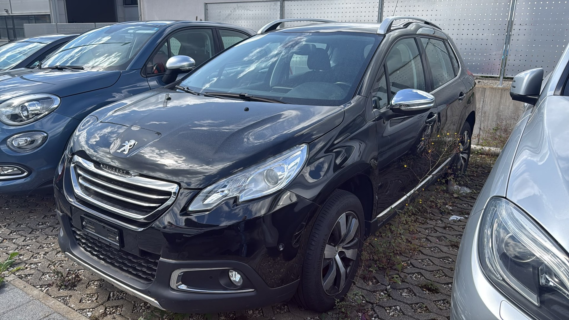 PEUGEOT 2008 1.2 PureTech Allure EAT6-image-4