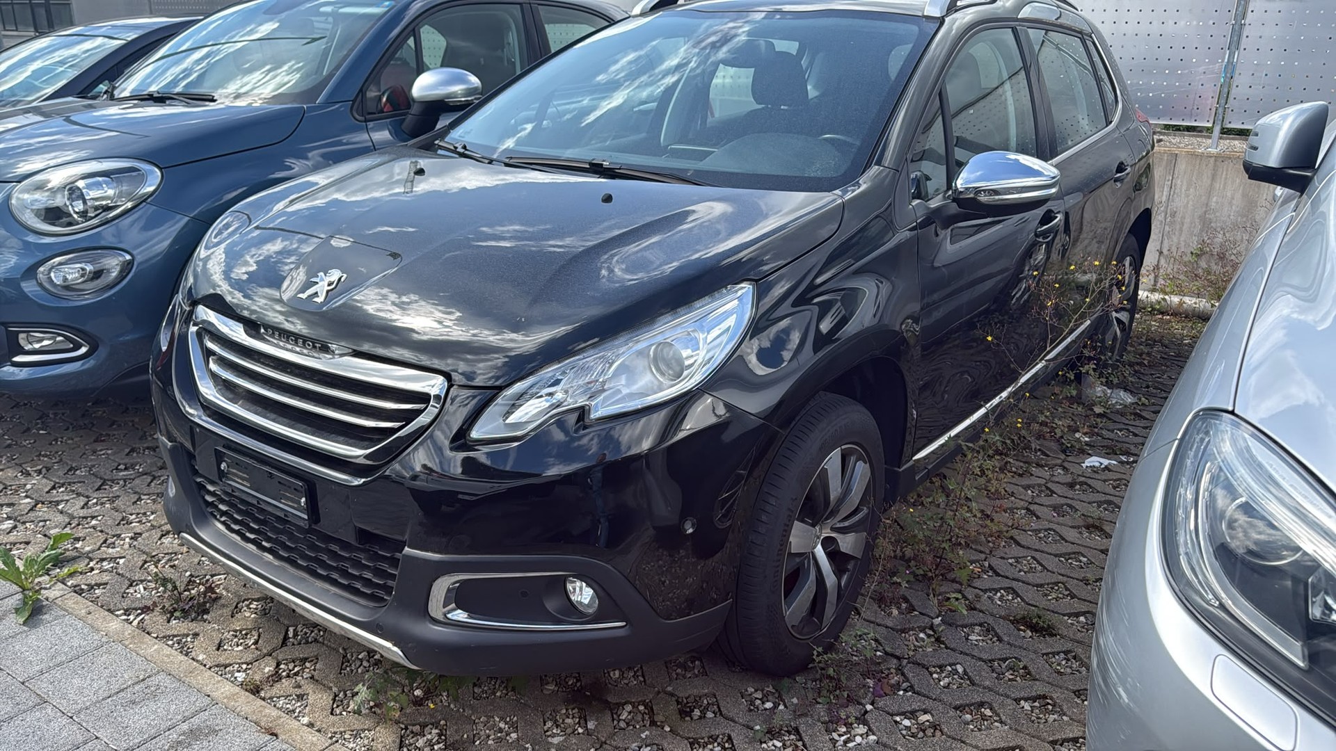 PEUGEOT 2008 1.2 PureTech Allure EAT6-image-3