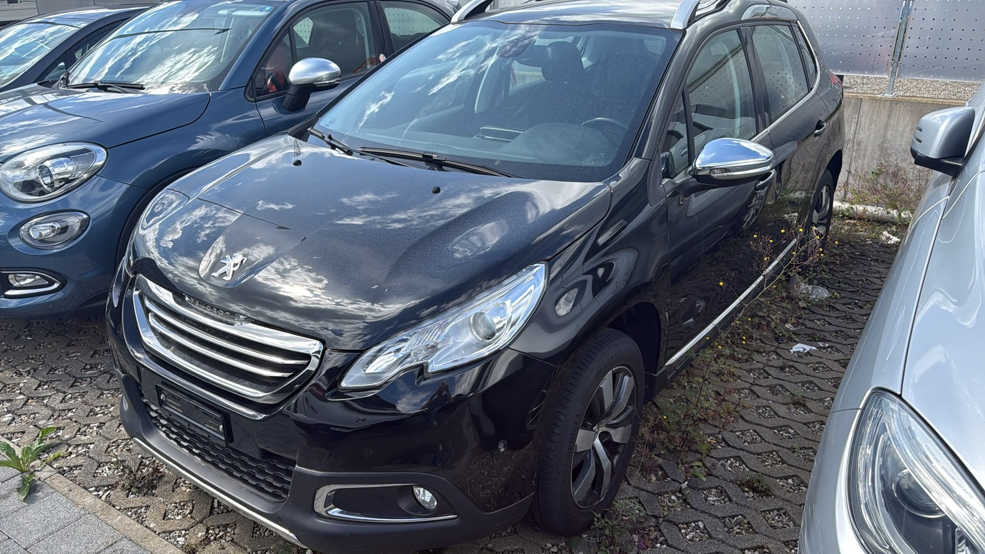 PEUGEOT 2008 1.2 PureTech Allure EAT6-image-5