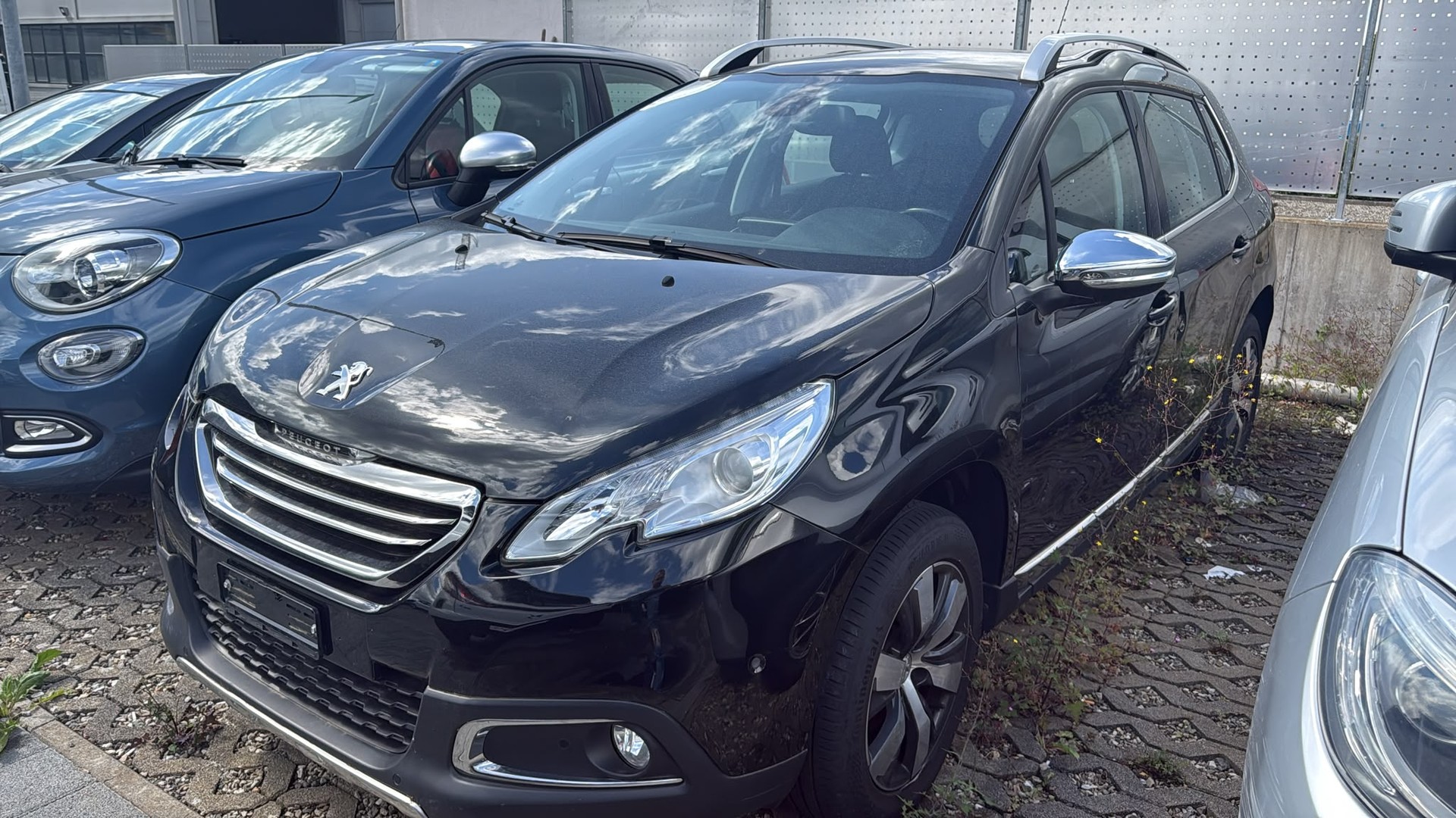PEUGEOT 2008 1.2 PureTech Allure EAT6-image-2