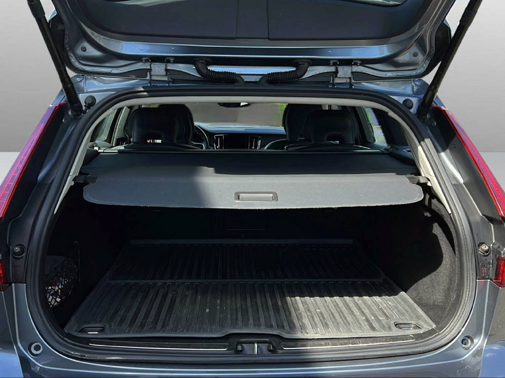 VOLVO V60 Cross Country 2.0 B4 AWD-image-8