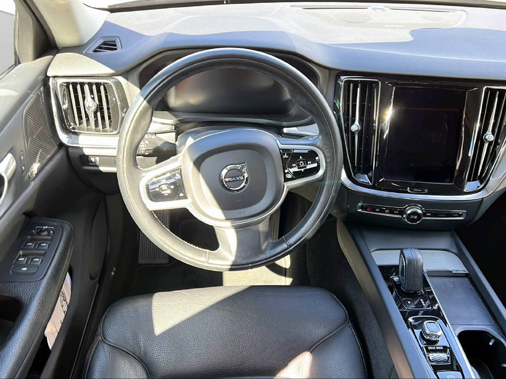 VOLVO V60 Cross Country 2.0 B4 AWD-image-11