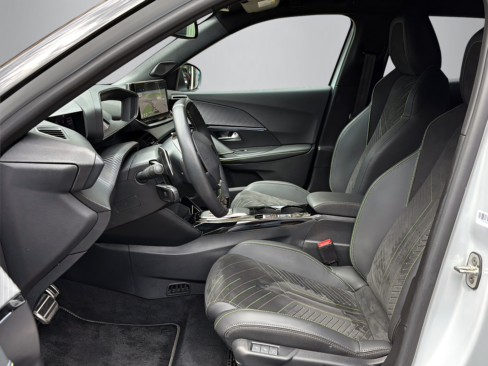 PEUGEOT 2008 1.2 Hybrid 145 GT-image-2