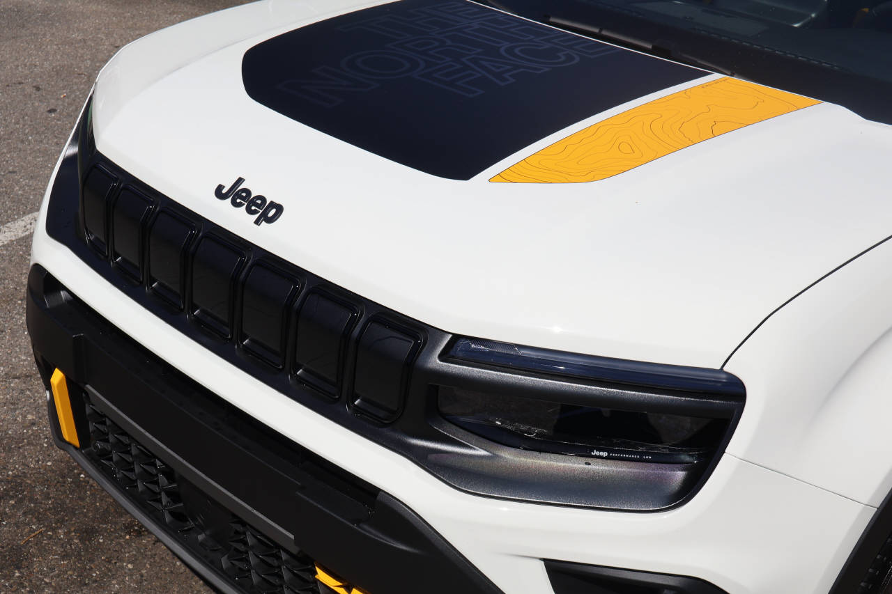 JEEP Avenger 1.2 MHEV The North Face 4xe-image-8