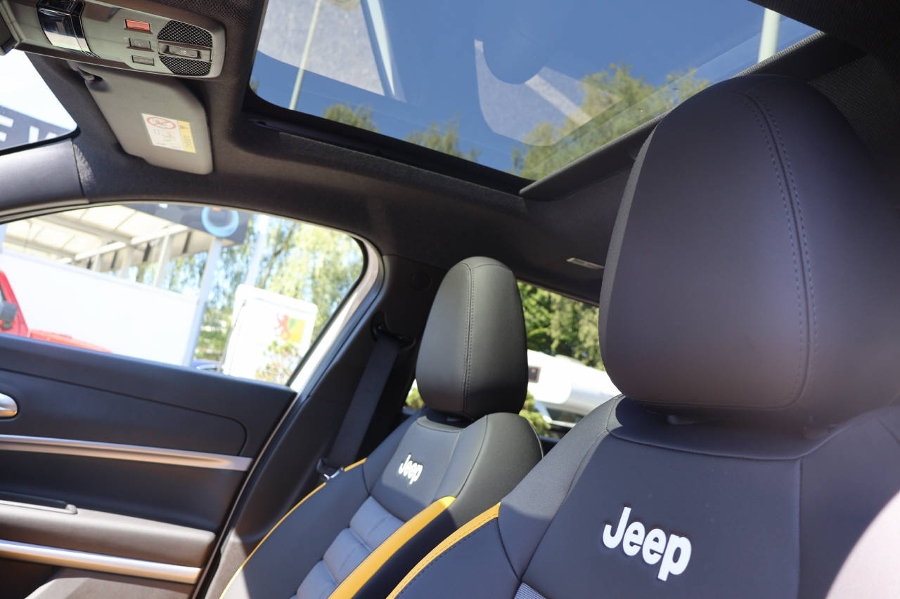 JEEP Avenger 1.2 MHEV The North Face 4xe-image-13