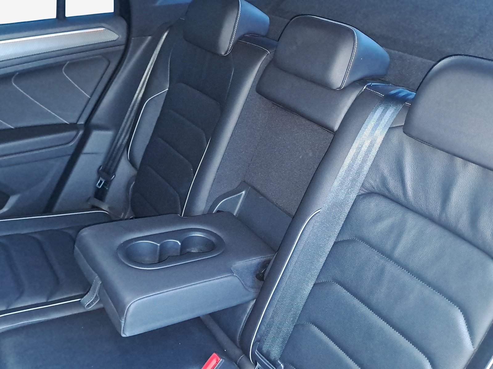 VW Tiguan 2.0TSI R-Line 4Motion DSG-image-11