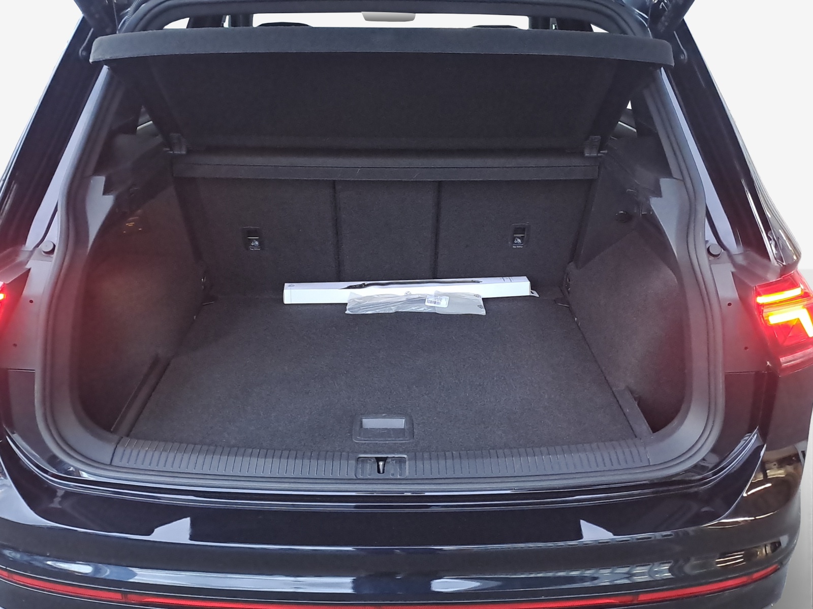 VW Tiguan 2.0TSI R-Line 4Motion DSG-image-12