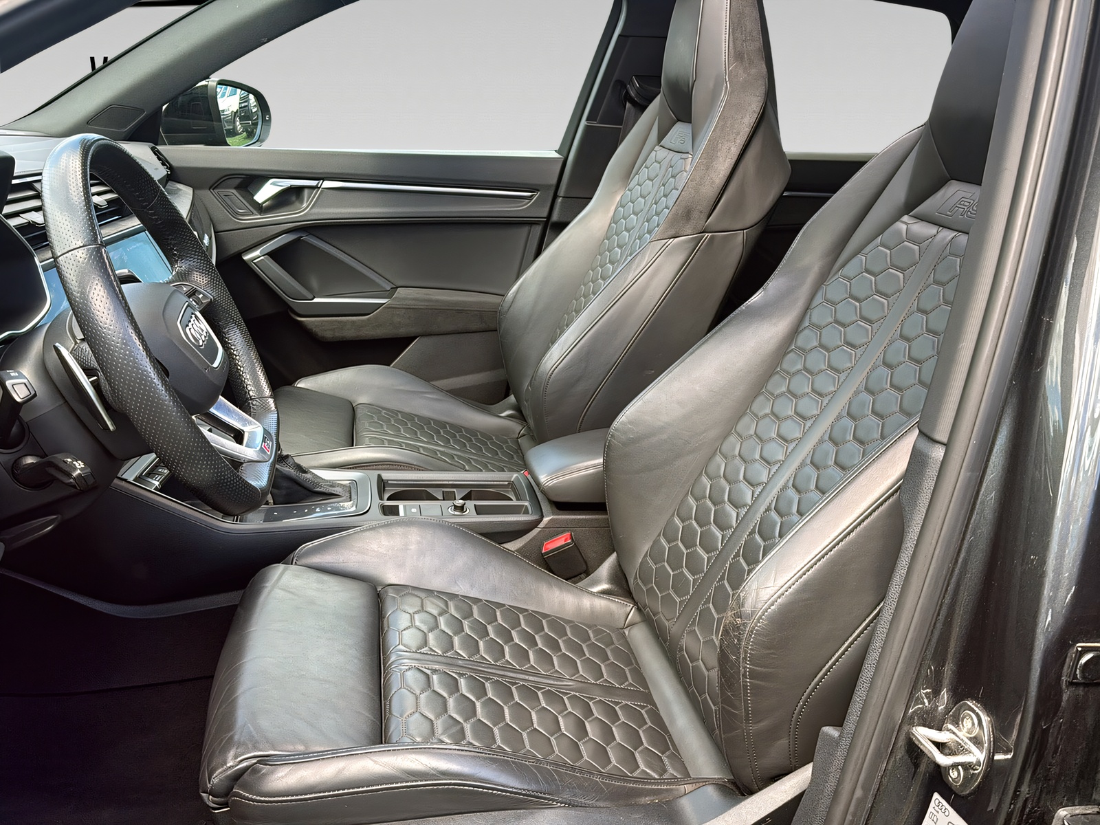 AUDI RS Q3 2.5 TFSI quattro S tronic-image-8