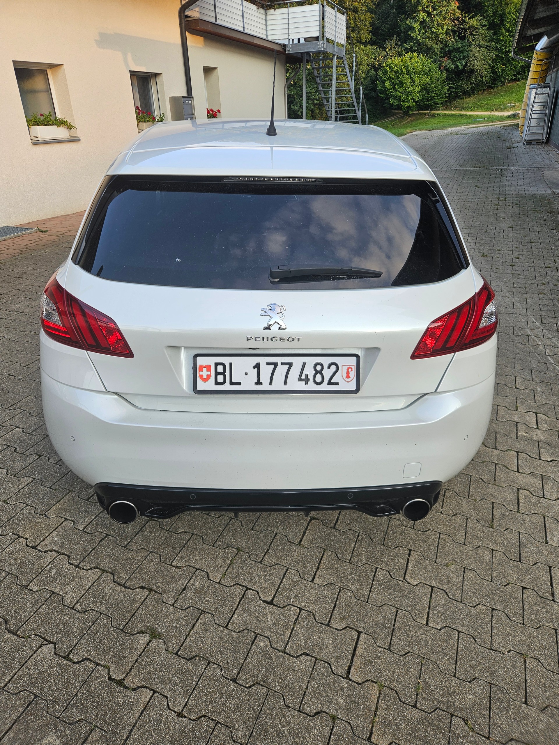 PEUGEOT 1.6 THP GTi-image-1