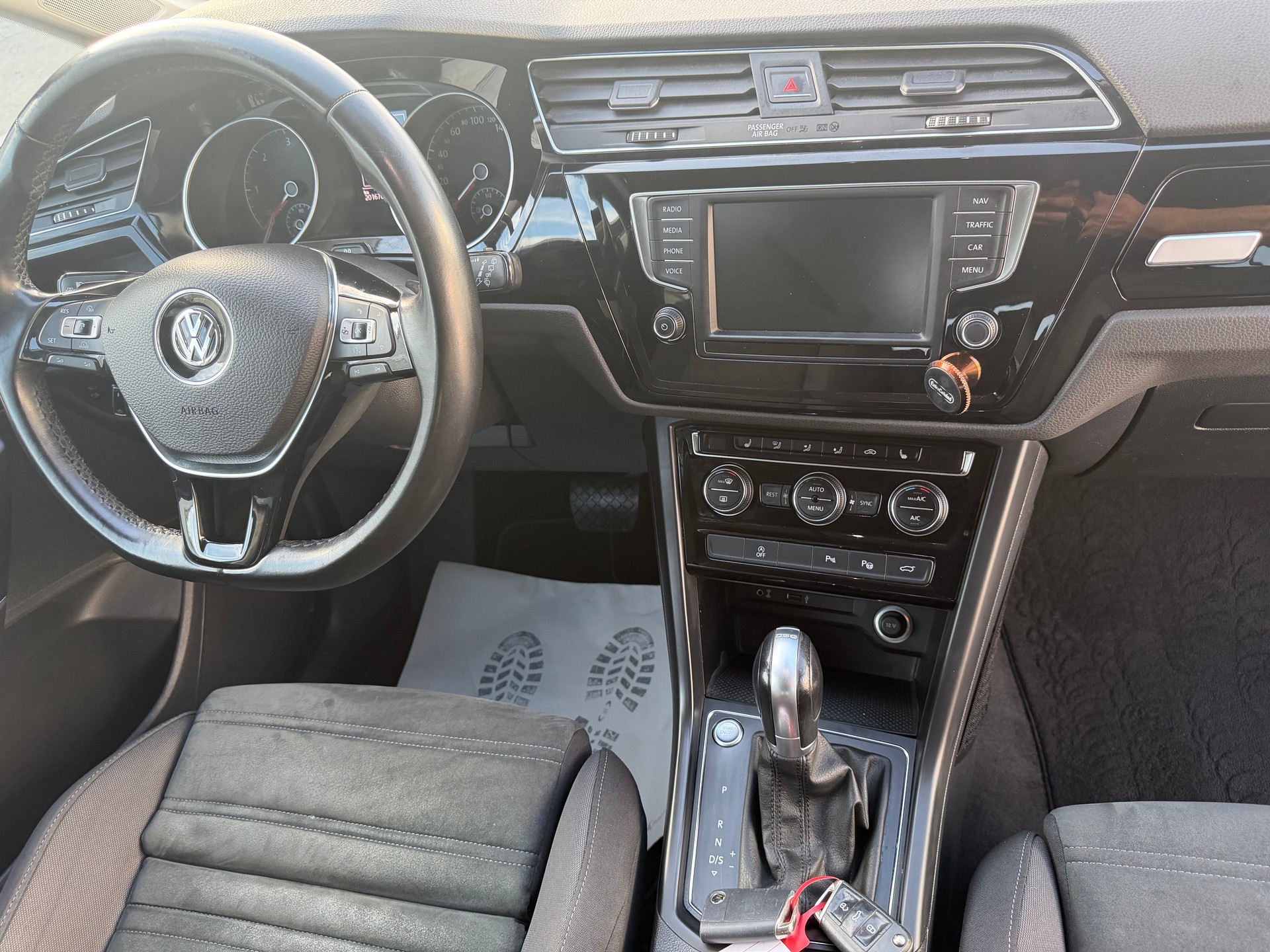 VW Touran 2.0 TDI BlueMotion Technology Comfortline DSG-image-15
