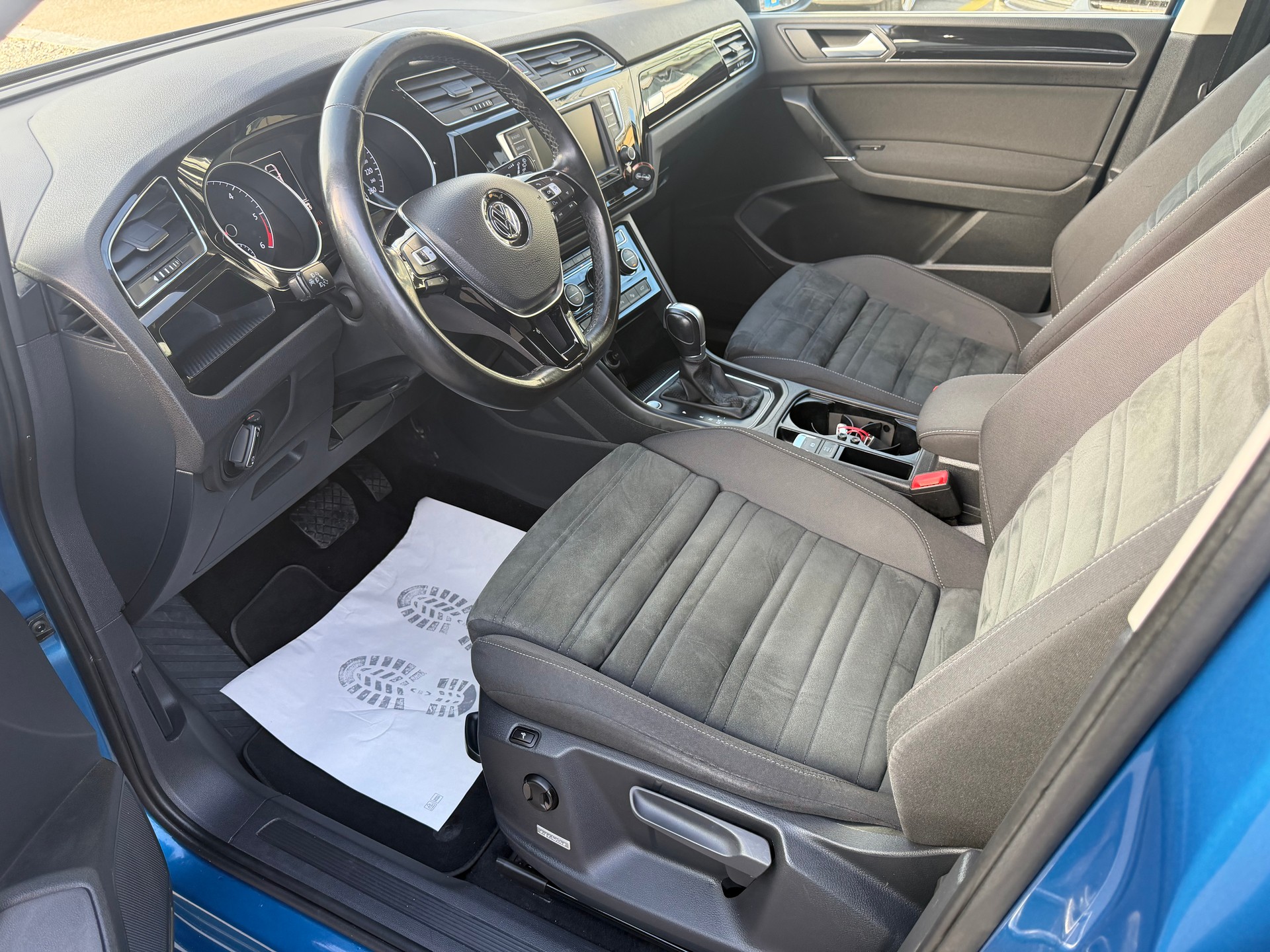 VW Touran 2.0 TDI BlueMotion Technology Comfortline DSG-image-6