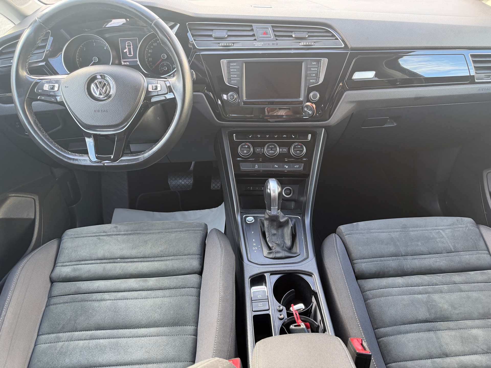 VW Touran 2.0 TDI BlueMotion Technology Comfortline DSG-image-9