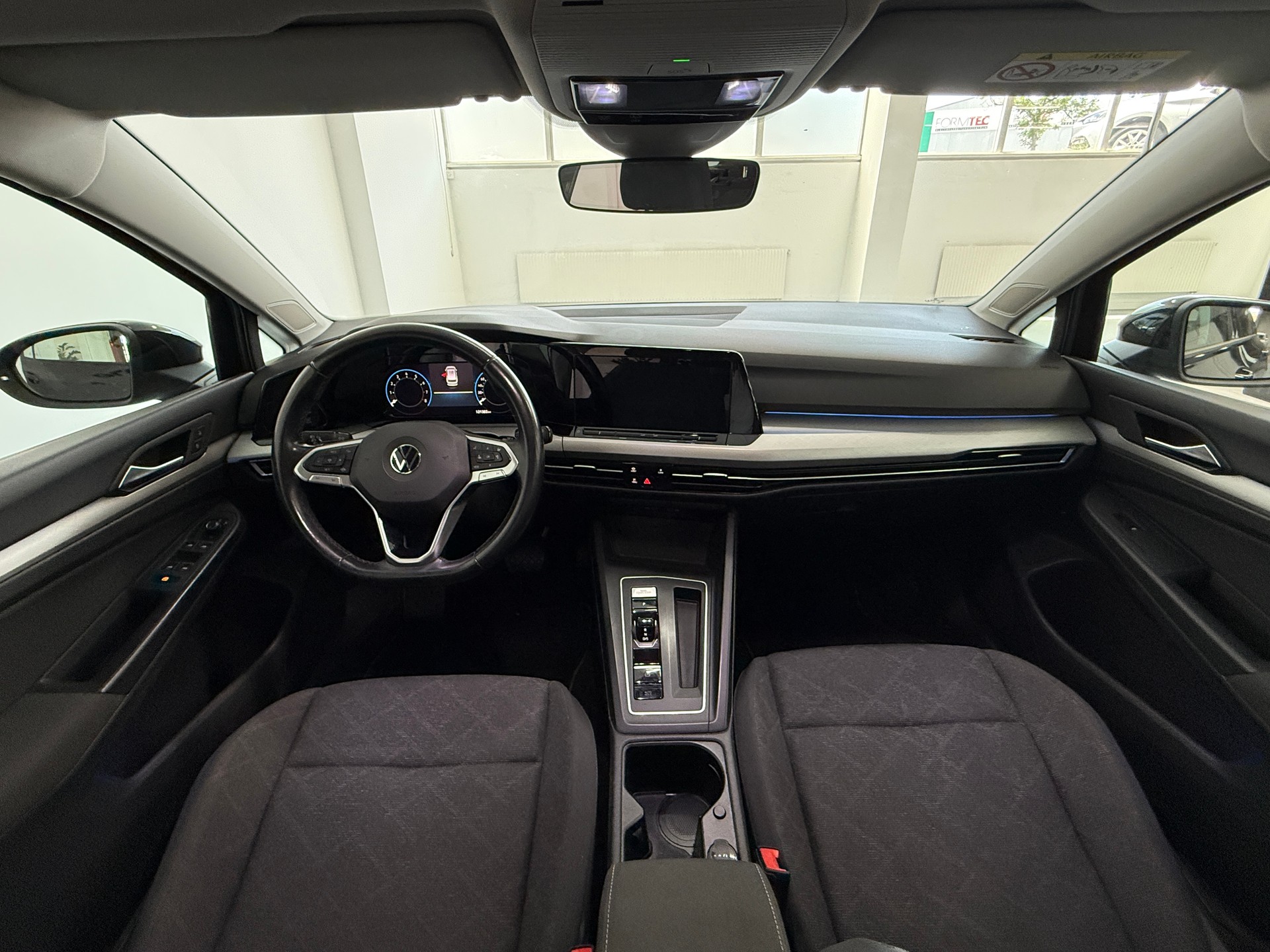 VW Golf Variant 1.0 eTSI mHEV Life DSG-image-8