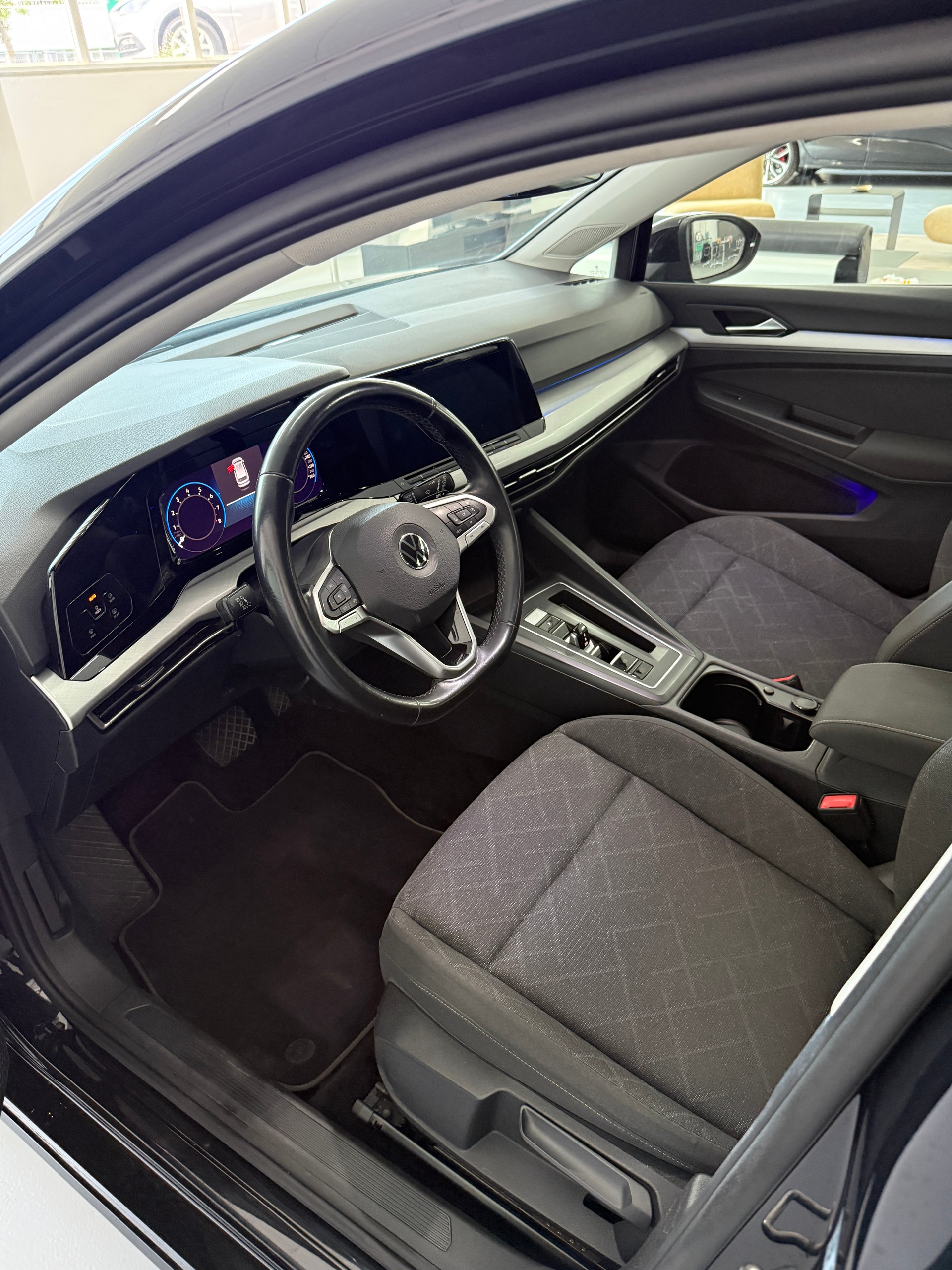 VW Golf Variant 1.0 eTSI mHEV Life DSG-image-6