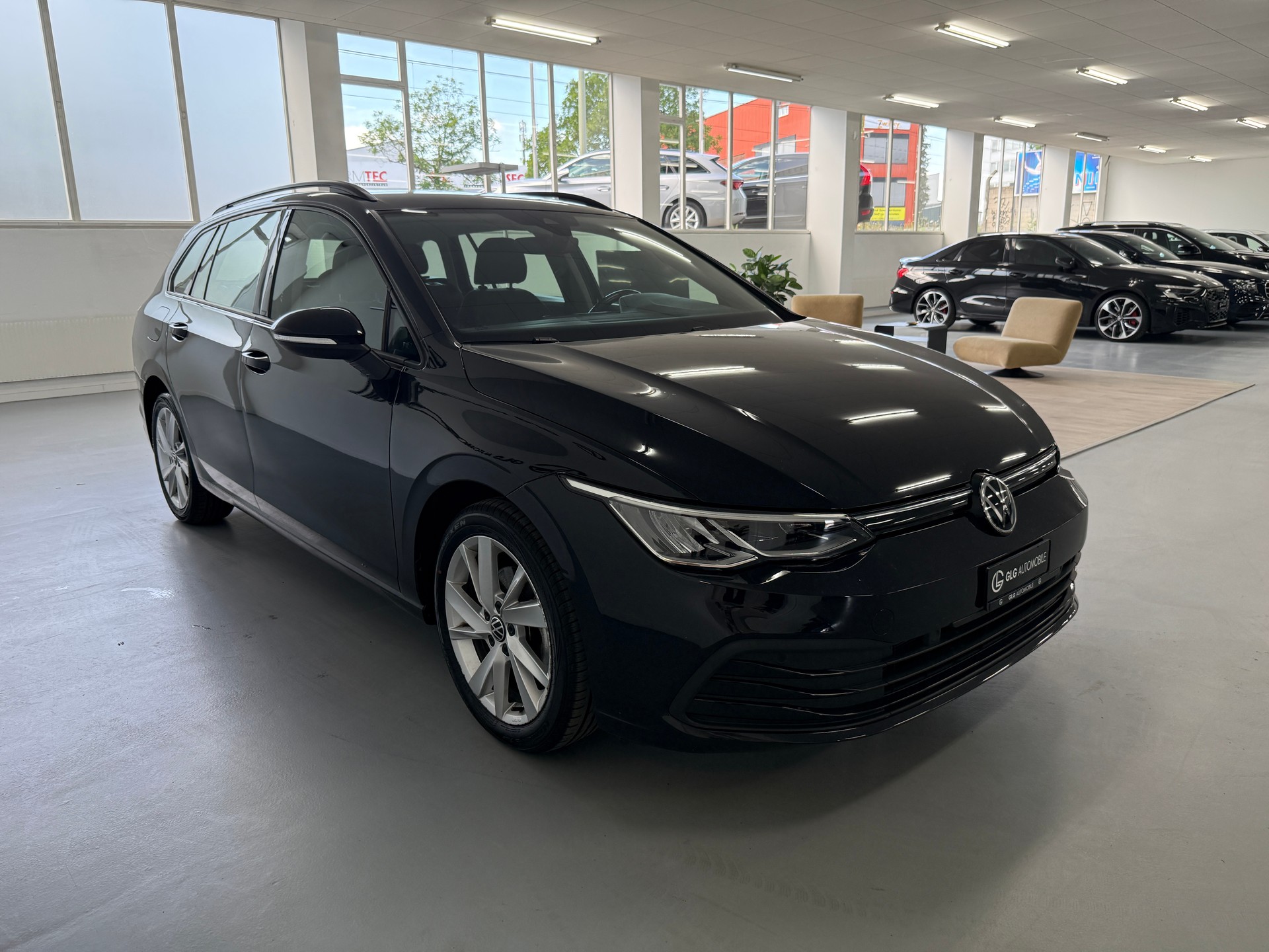 VW Golf Variant 1.0 eTSI mHEV Life DSG-image-2