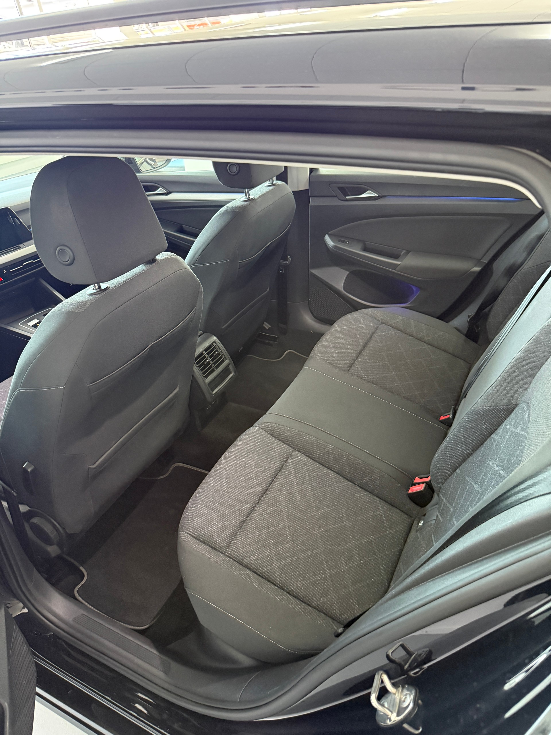 VW Golf Variant 1.0 eTSI mHEV Life DSG-image-9