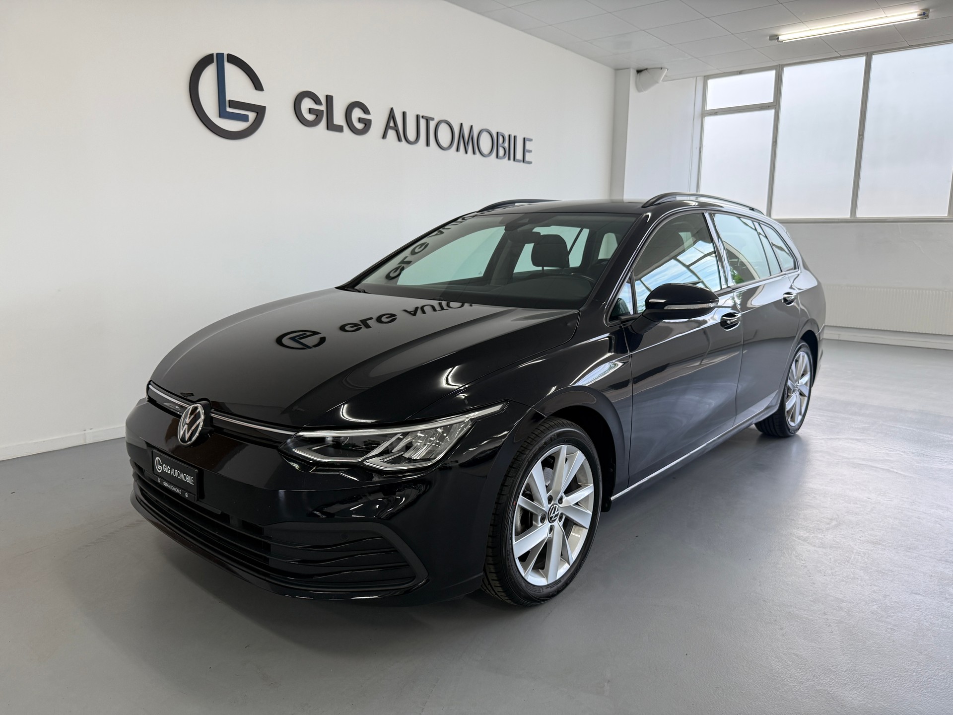 VW Golf Variant 1.0 eTSI mHEV Life DSG-image-0