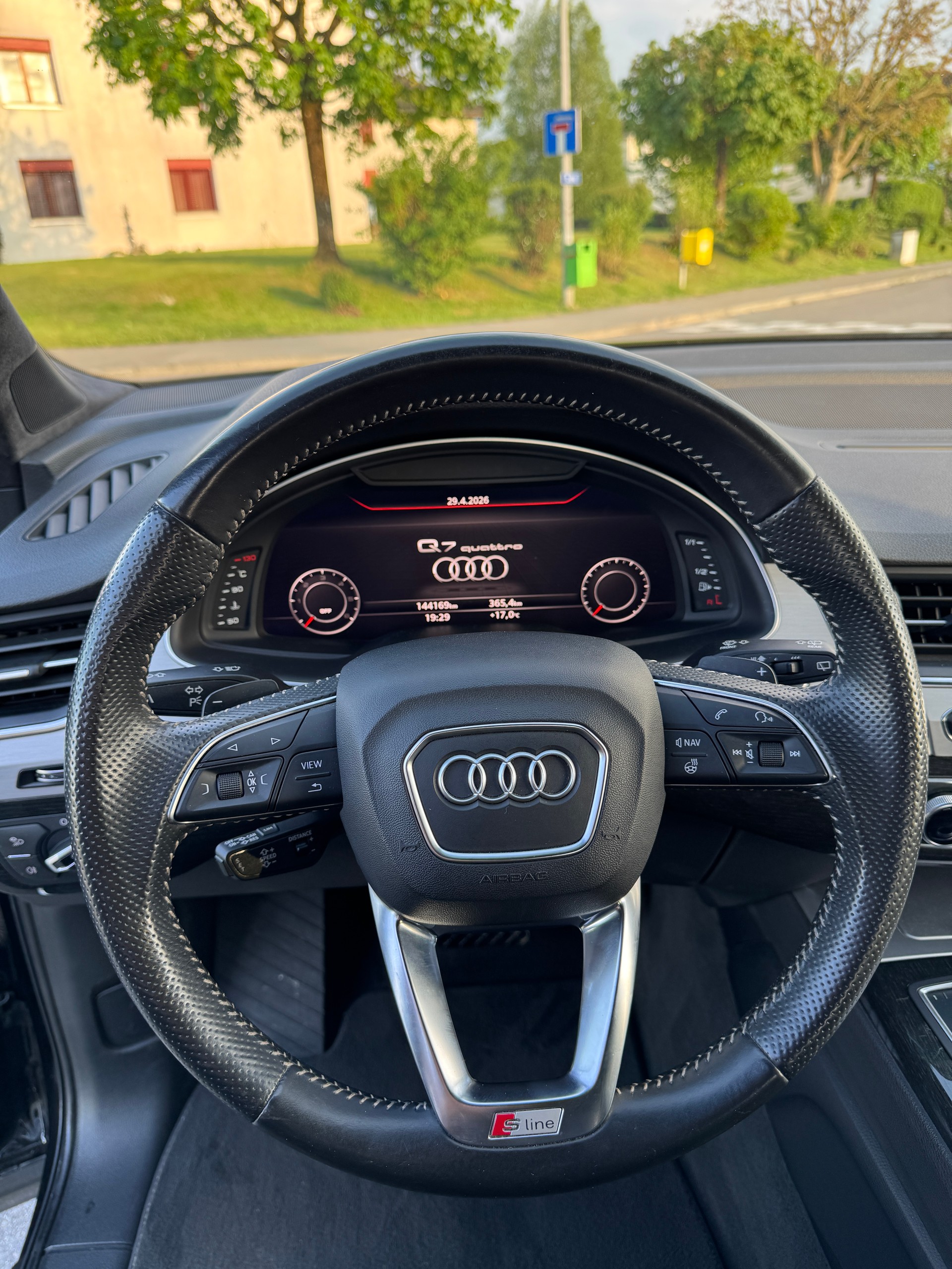 AUDI 3.0 V6 TDI 272 quattro T-Tronic-image-4