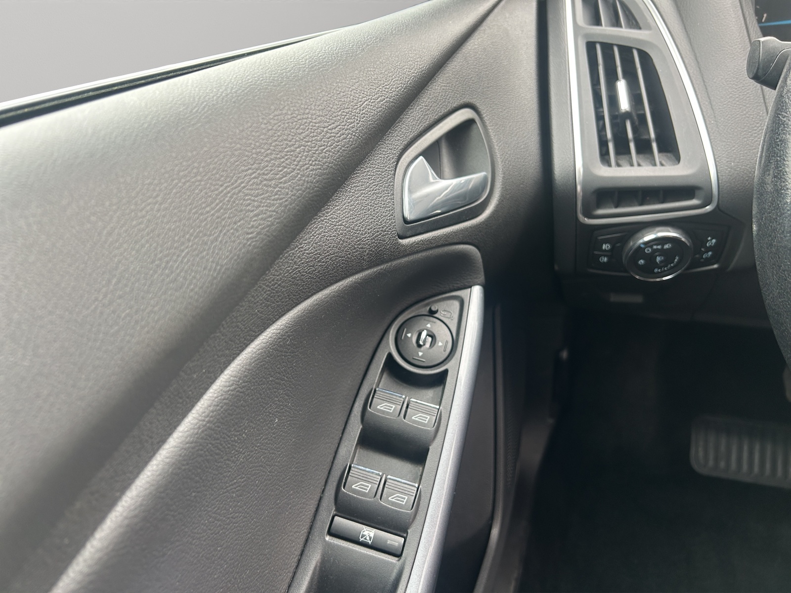 FORD Focus 2.0 TDCi Titanium PowerShift-image-13