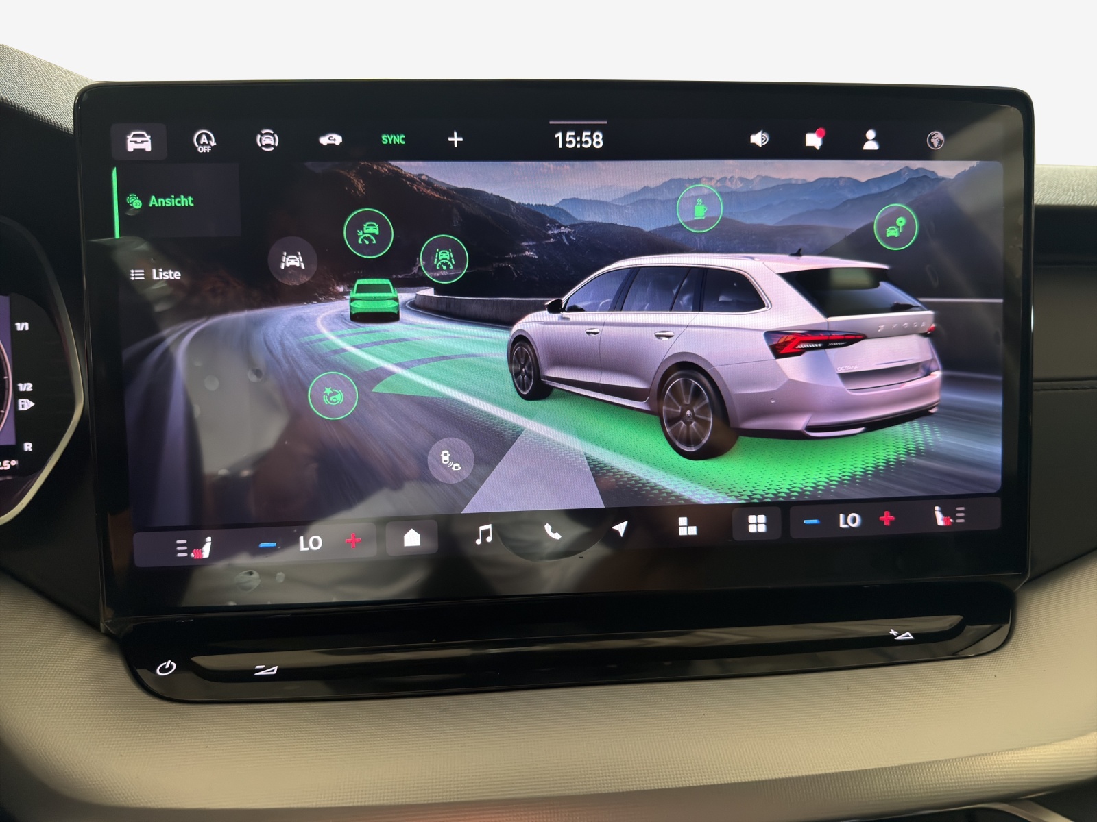 SKODA Octavia Combi 1.5 TSI mHEV DSG Dynamic-image-14