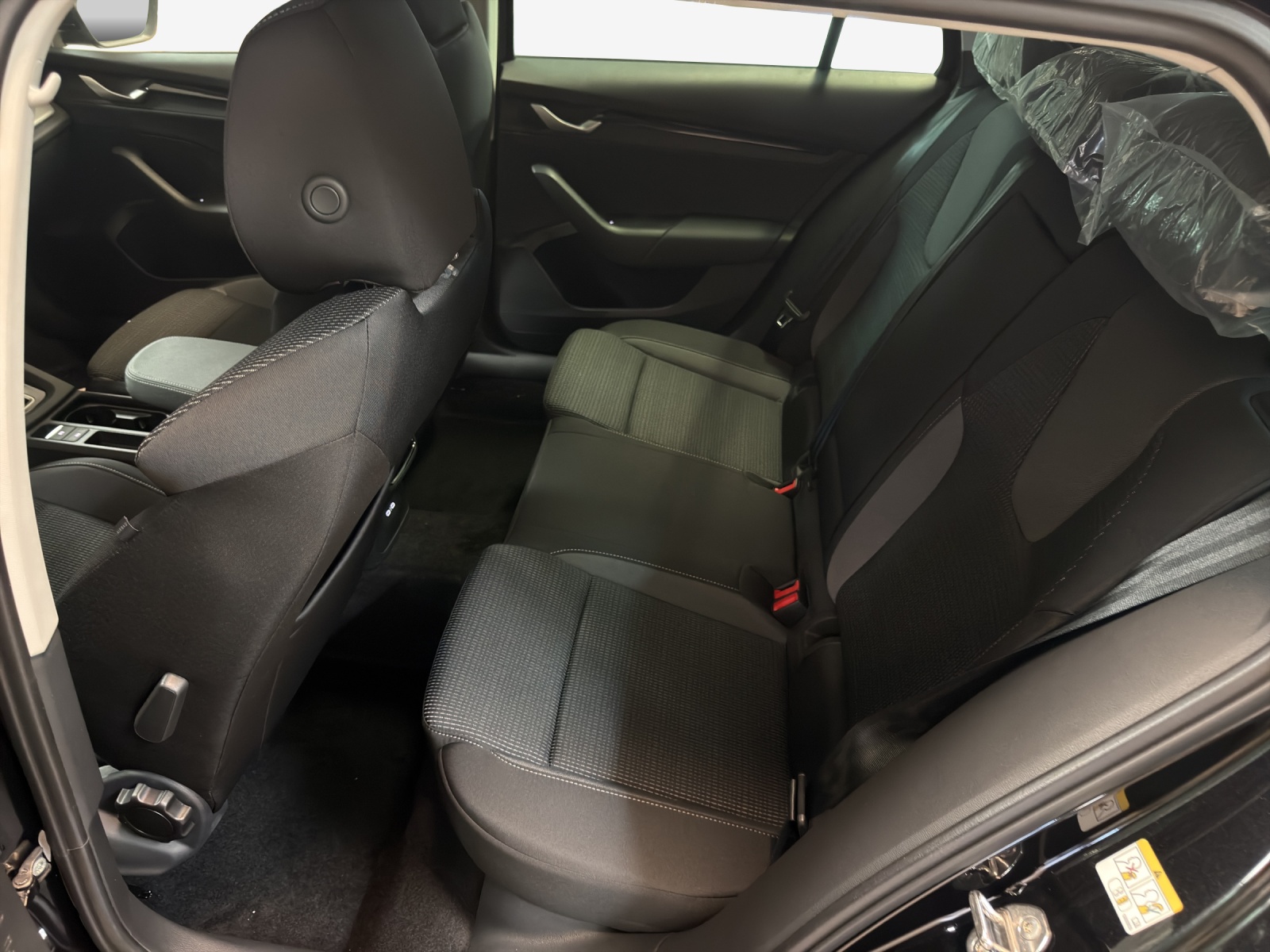 SKODA Octavia Combi 1.5 TSI mHEV DSG Dynamic-image-11