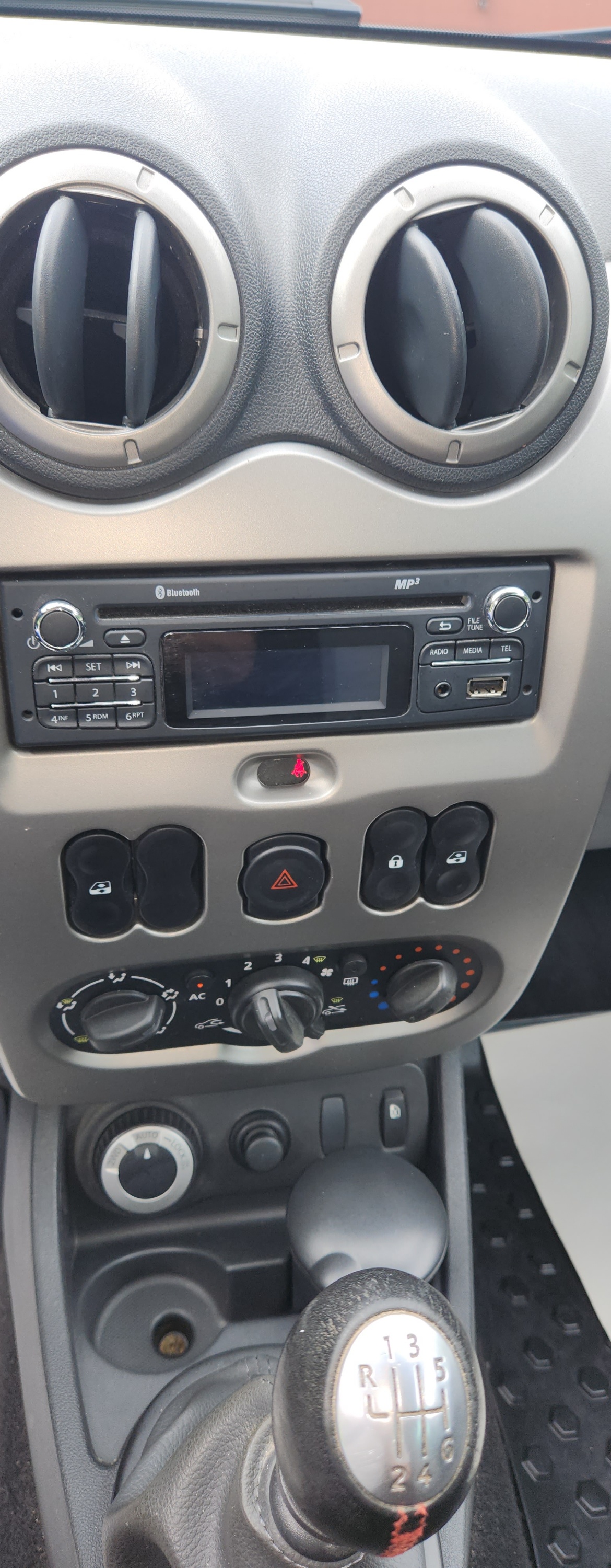 DACIA Duster 1.5 dCi Lauréate 4x4-image-5