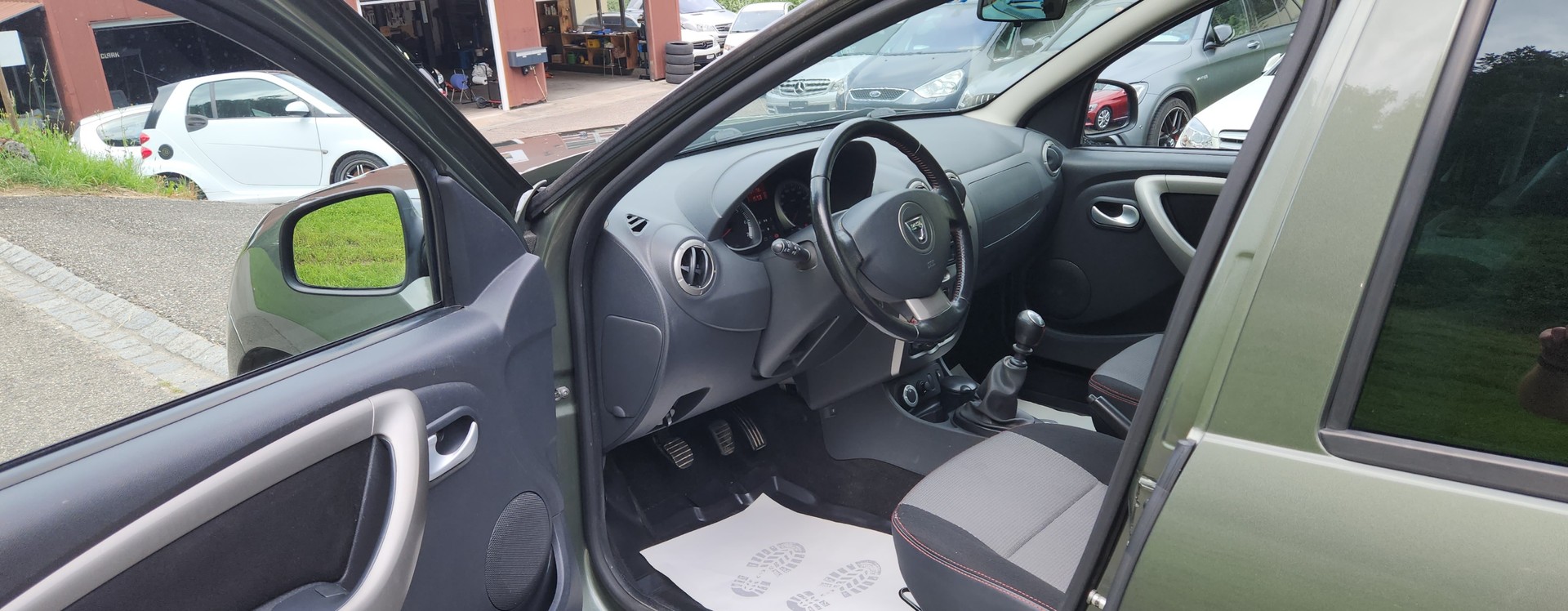 DACIA Duster 1.5 dCi Lauréate 4x4-image-7