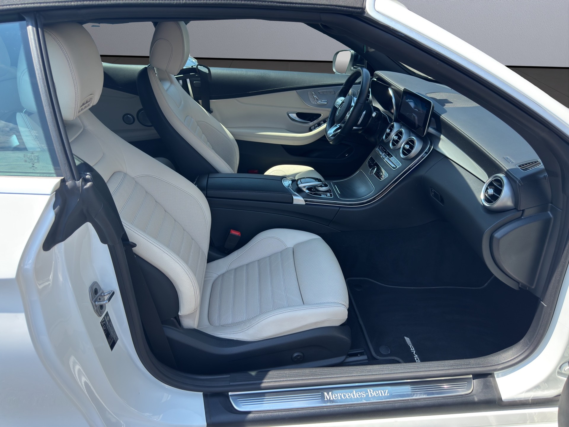 MERCEDES-BENZ C 300 AMG Line 4Matic Cabriolet 9G-Tronic-image-15