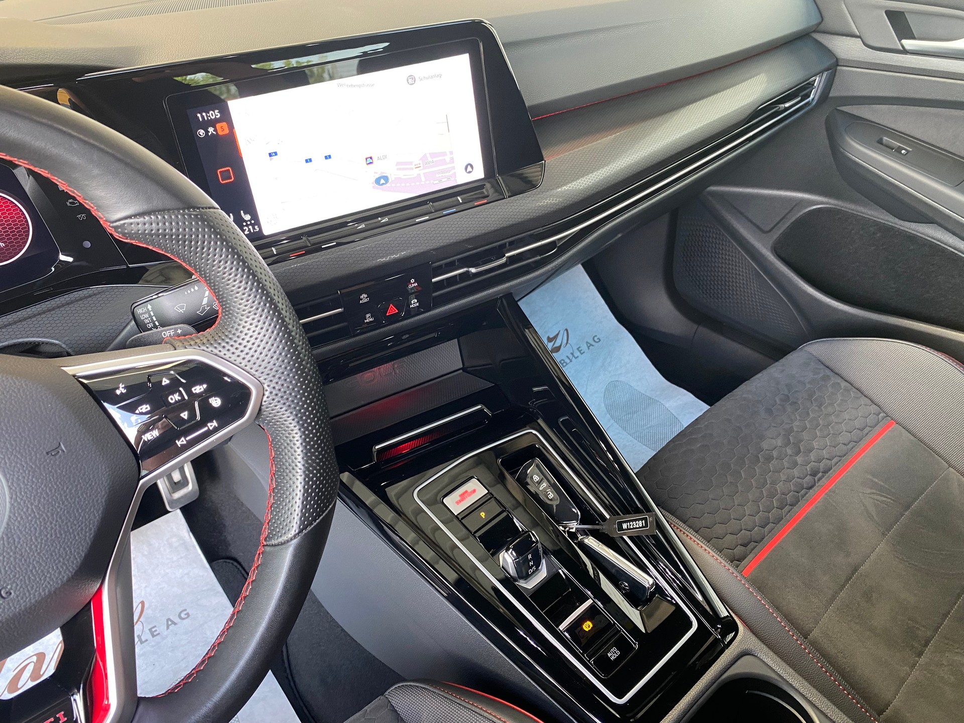 VW Golf 2.0 TSI 301PS GTI Performance Black-Style Clubsport DSG Akrapovič-Abgasanlage **Modell 2023**-image-13