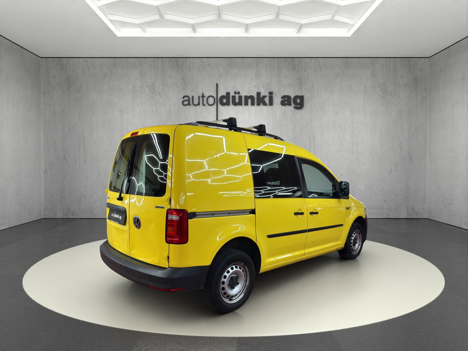 VW Caddy 2.0TDI 4Motion BlueMotion Technology-image-2