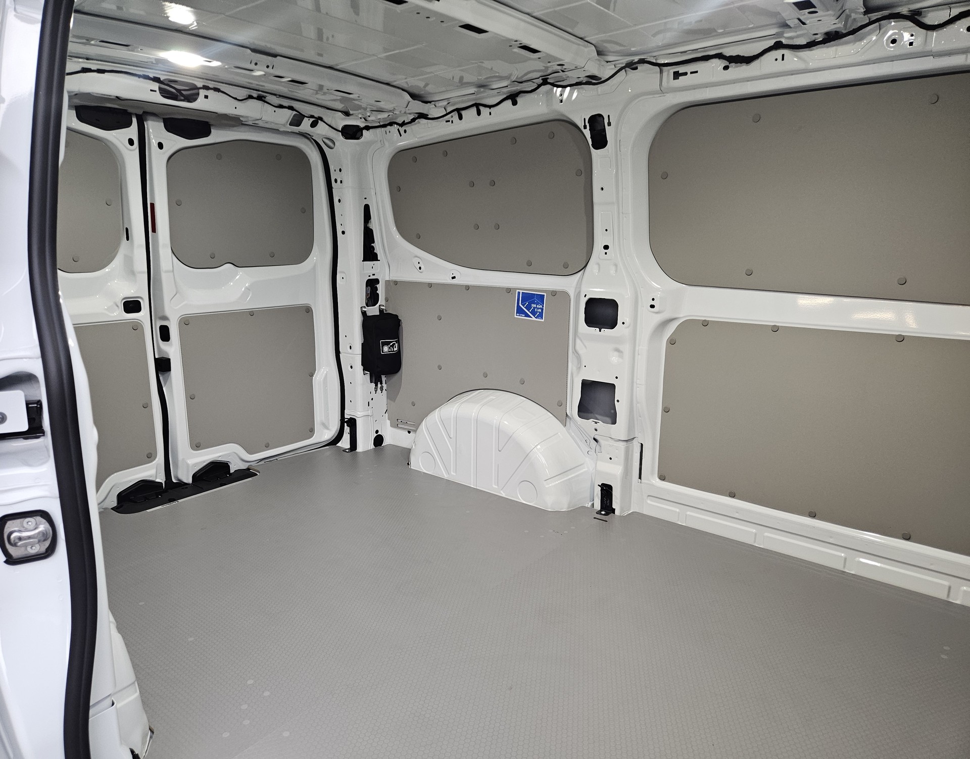 VW e-Transporter mit 286 PS und 5 Jahren Werksgarantie-image-11