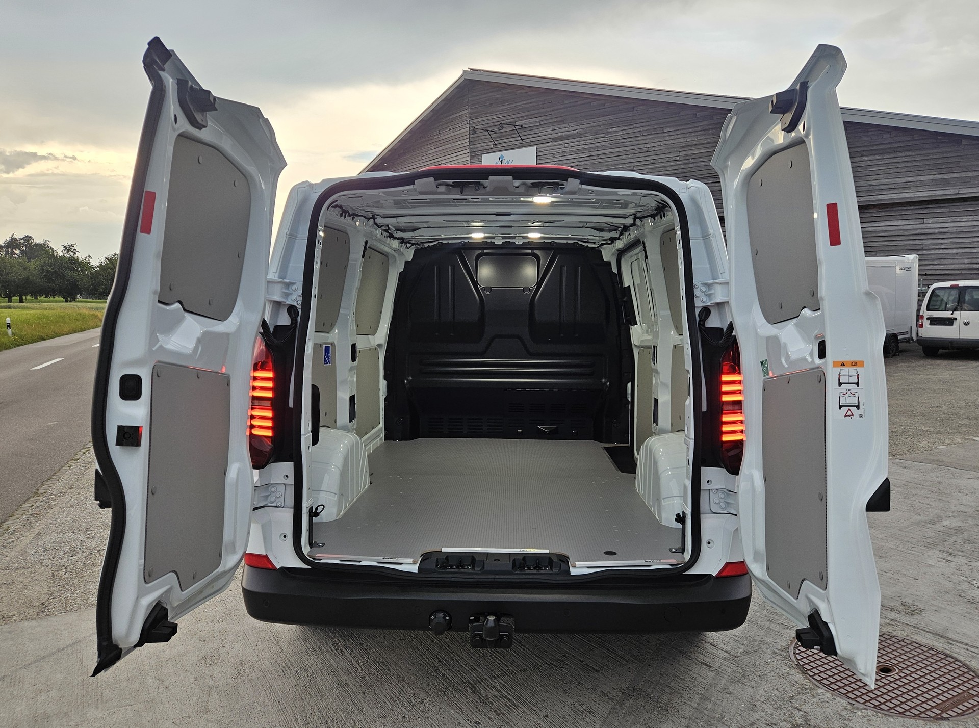 VW e-Transporter mit 286 PS und 5 Jahren Werksgarantie-image-6