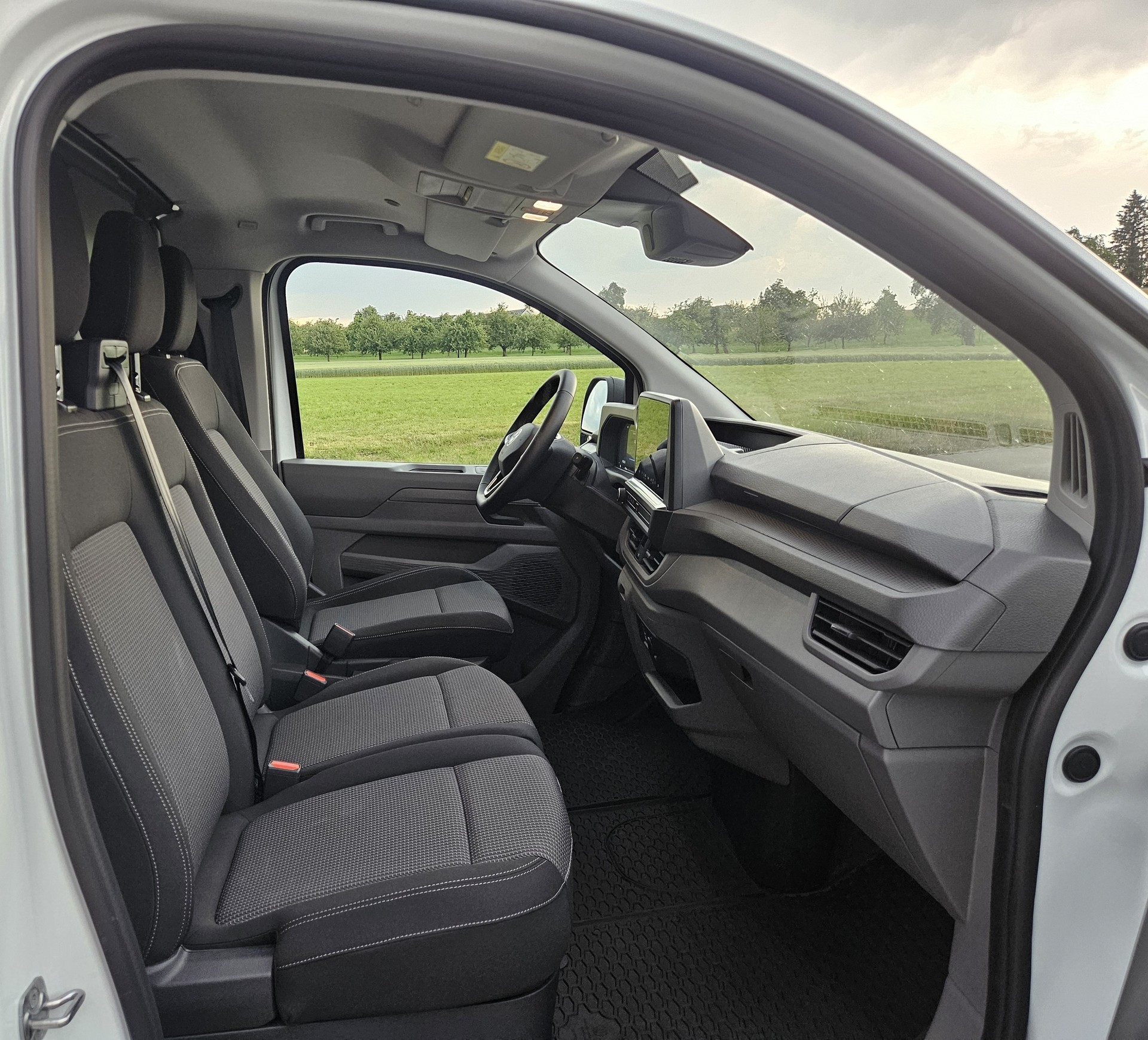 VW e-Transporter mit 286 PS und 5 Jahren Werksgarantie-image-17