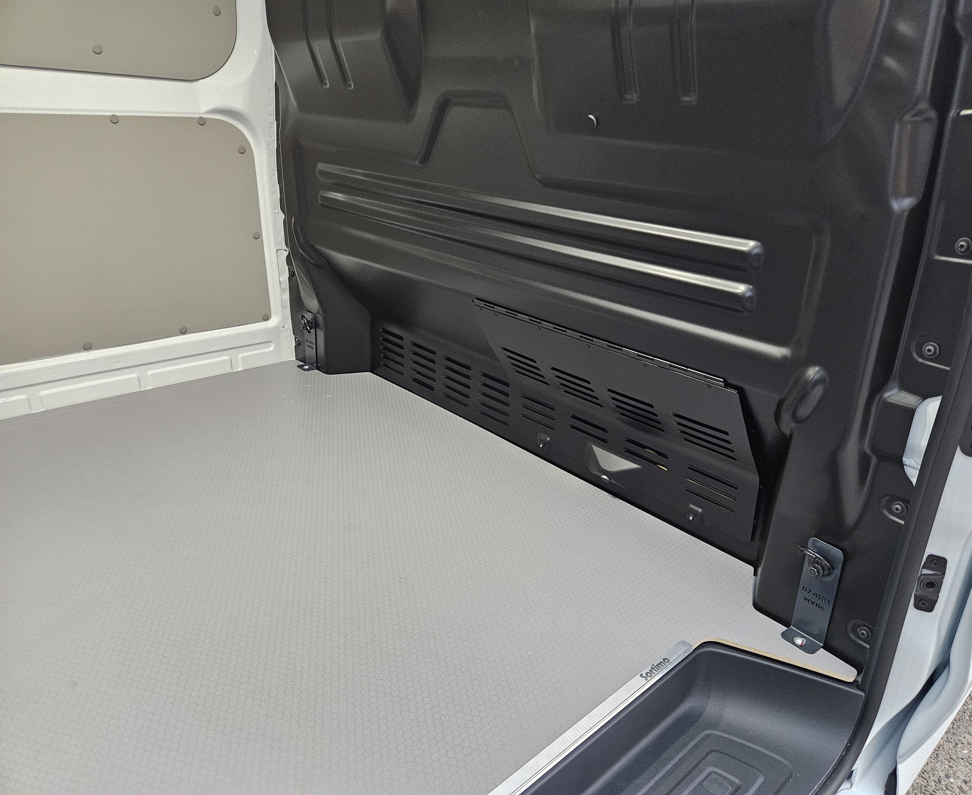 VW e-Transporter mit 286 PS und 5 Jahren Werksgarantie-image-12