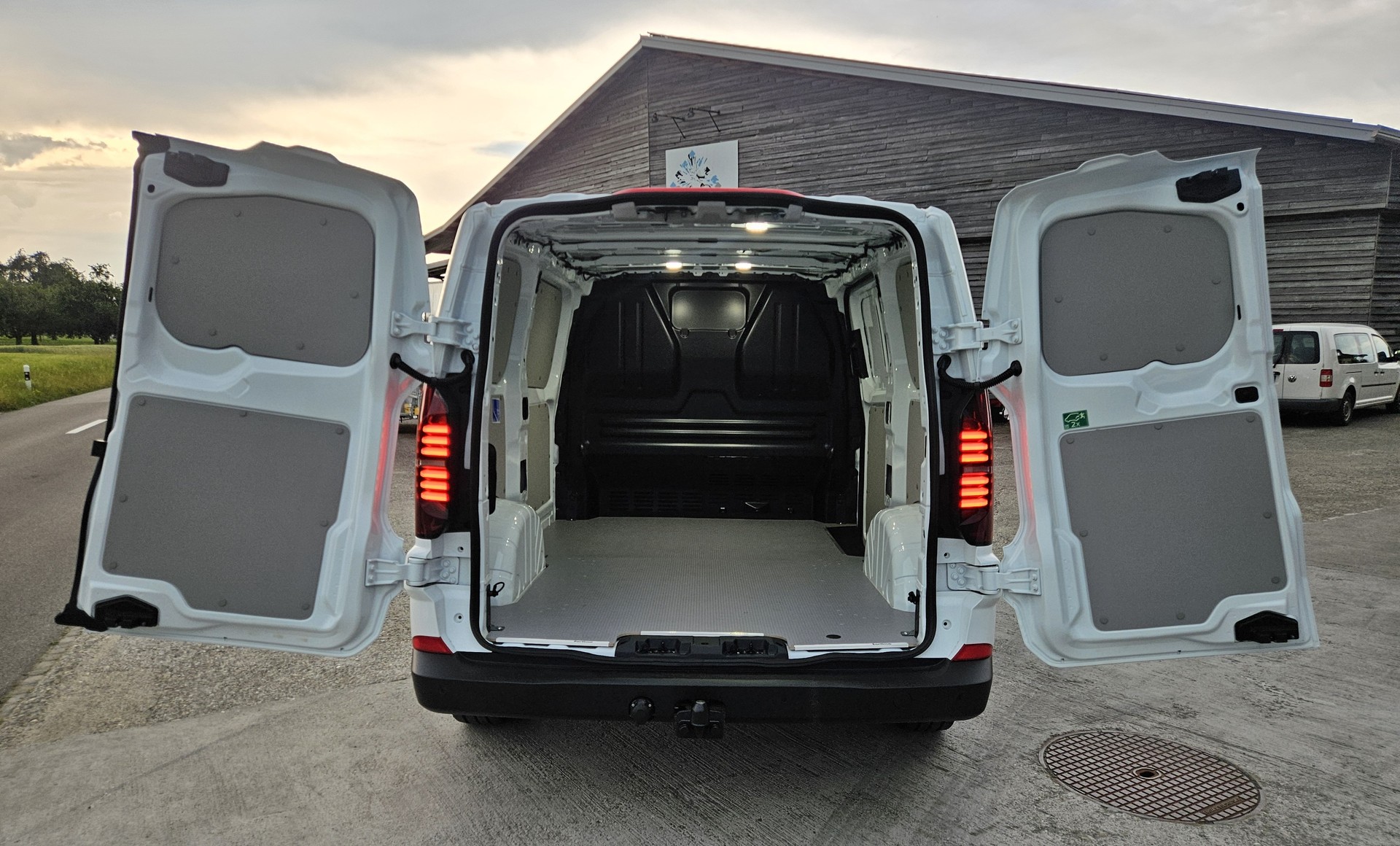 VW e-Transporter mit 286 PS und 5 Jahren Werksgarantie-image-7