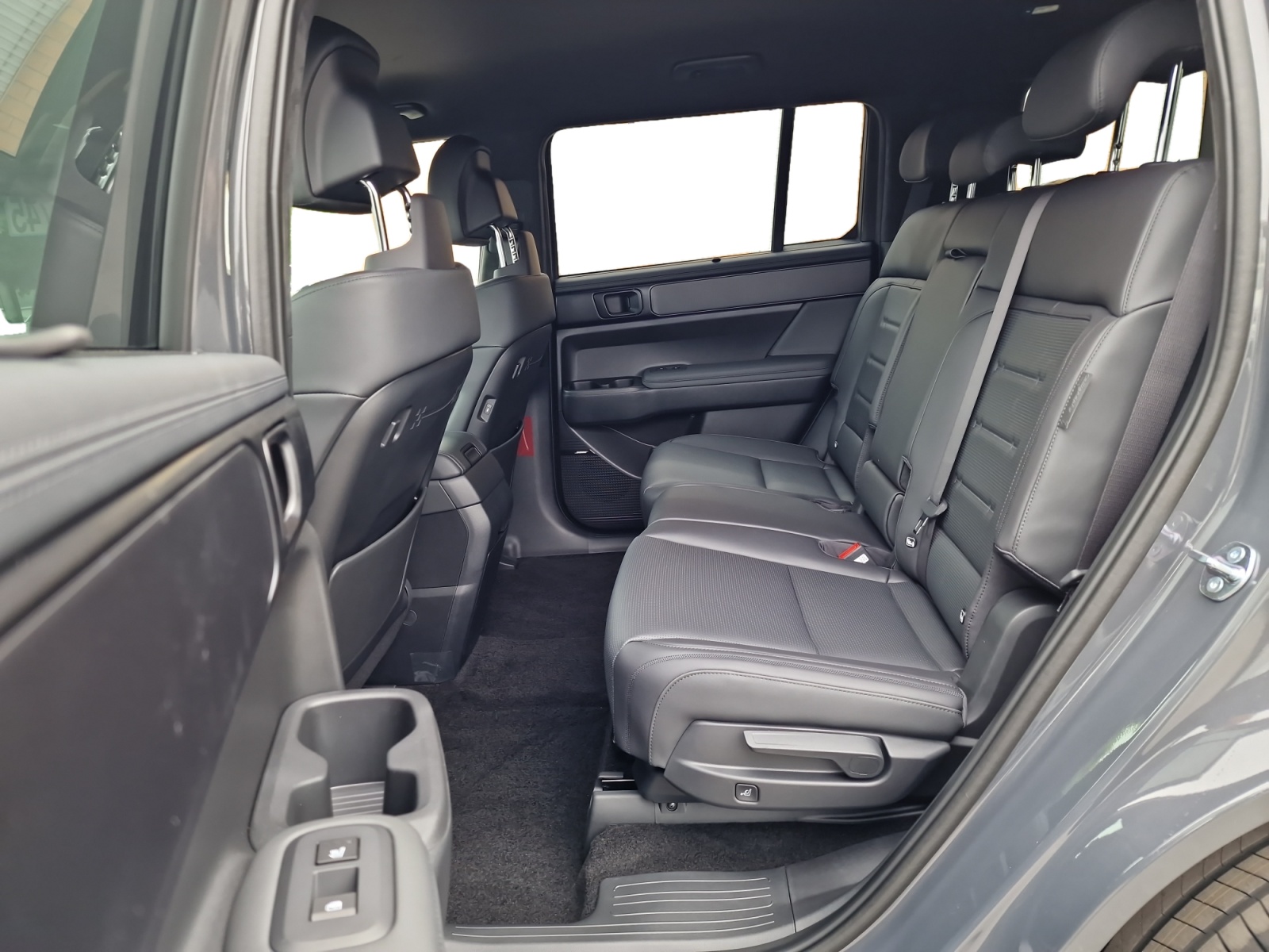 HYUNDAI Santa Fe 1.6 PHEV Calligraphy 4WD 288PS NEW MODEL 7-Sitzer-image-22