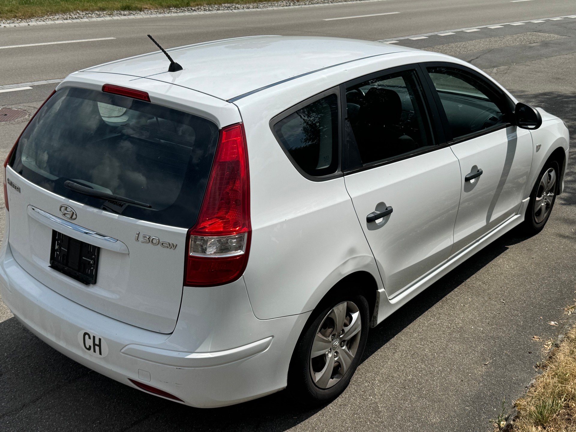 HYUNDAI i30 Wagon 1.4 Comfort-image-4