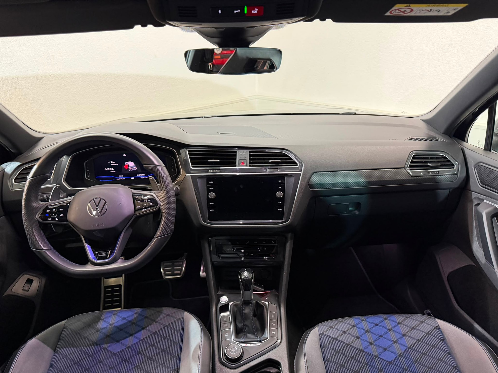 VW Tiguan 2.0TSI R 4Motion DSG-image-7