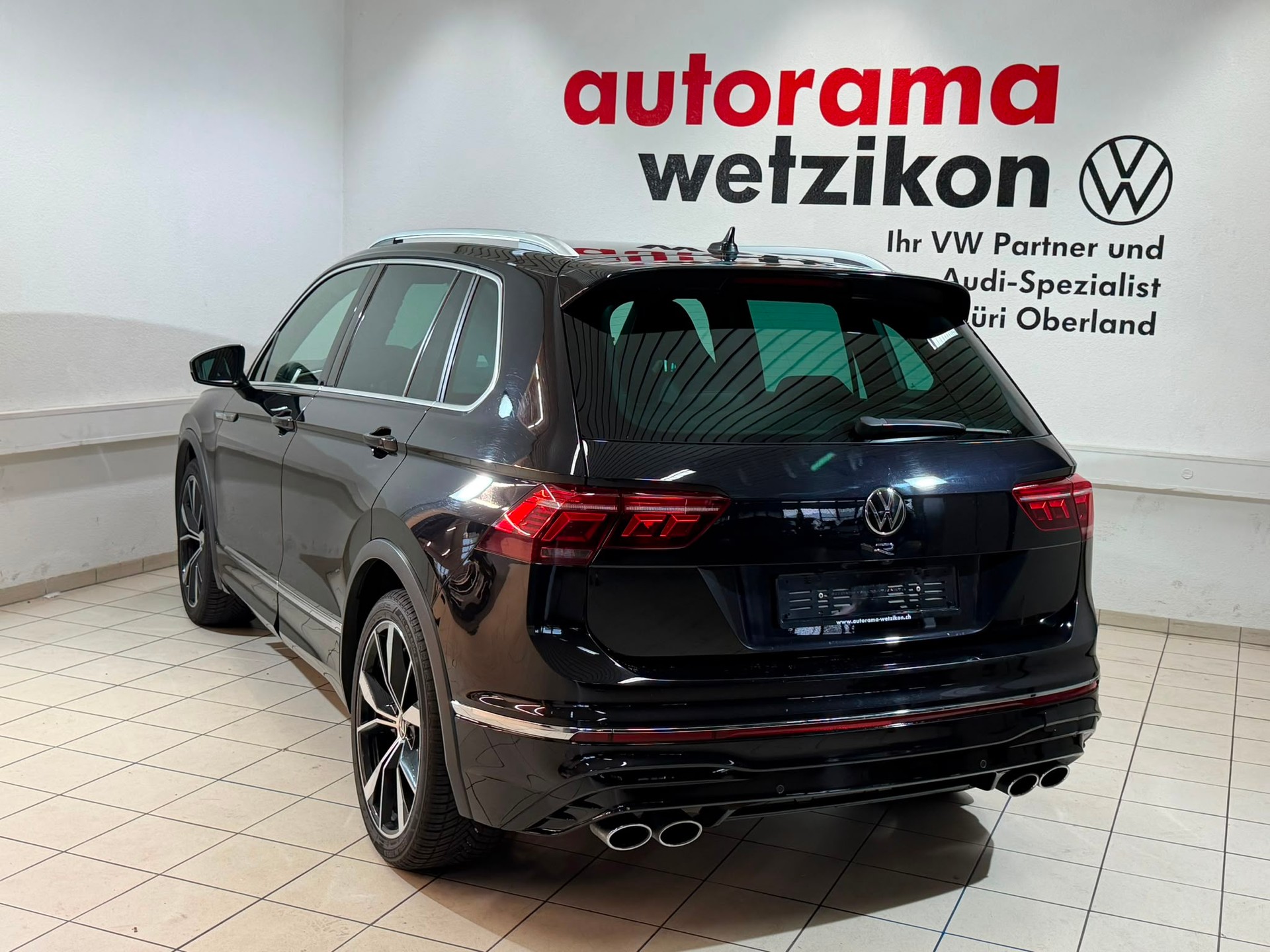 VW Tiguan 2.0TSI R 4Motion DSG-image-3