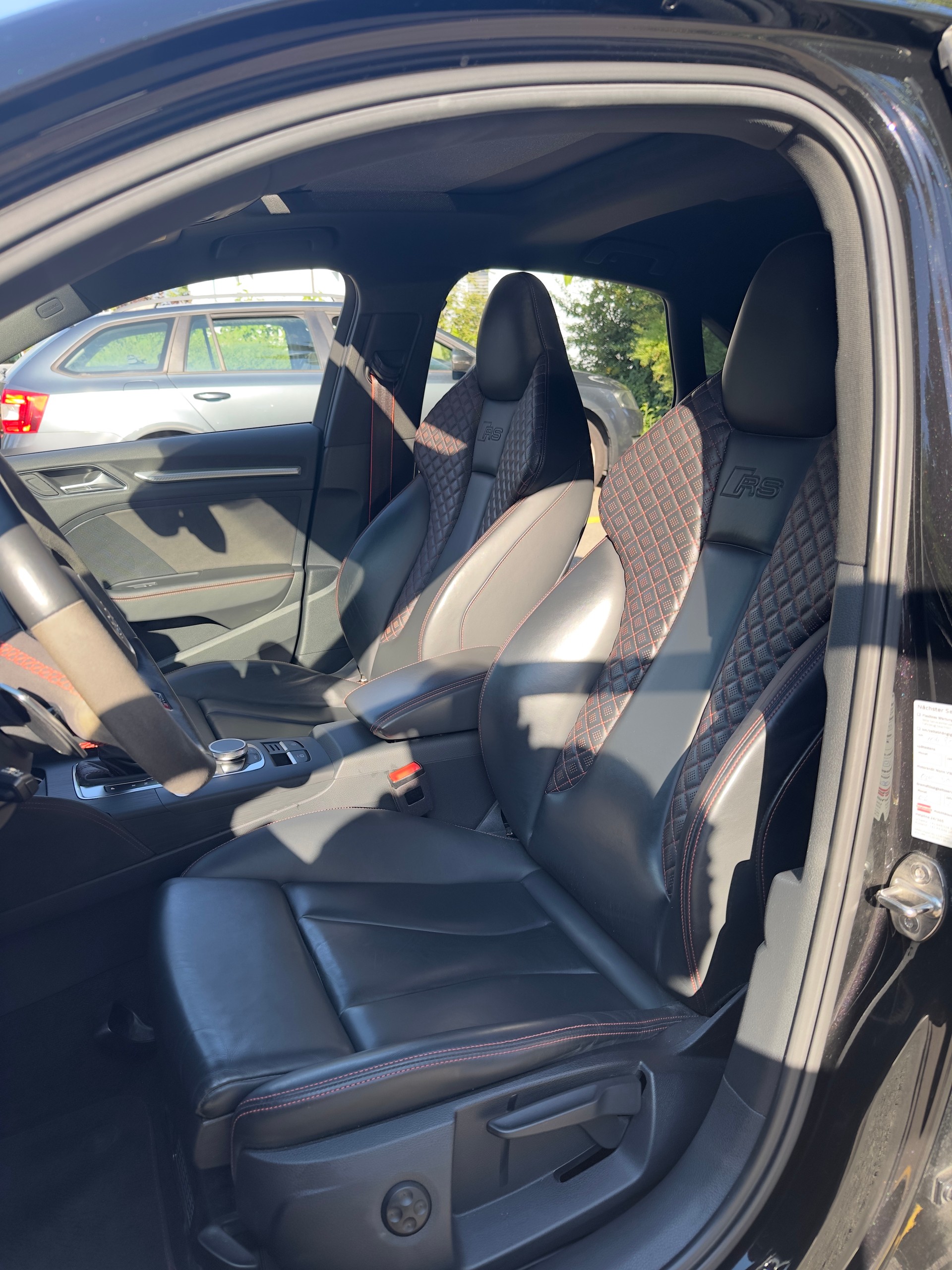 AUDI RS3 Limousine 2.5 TSI quattro S-tronic-image-5