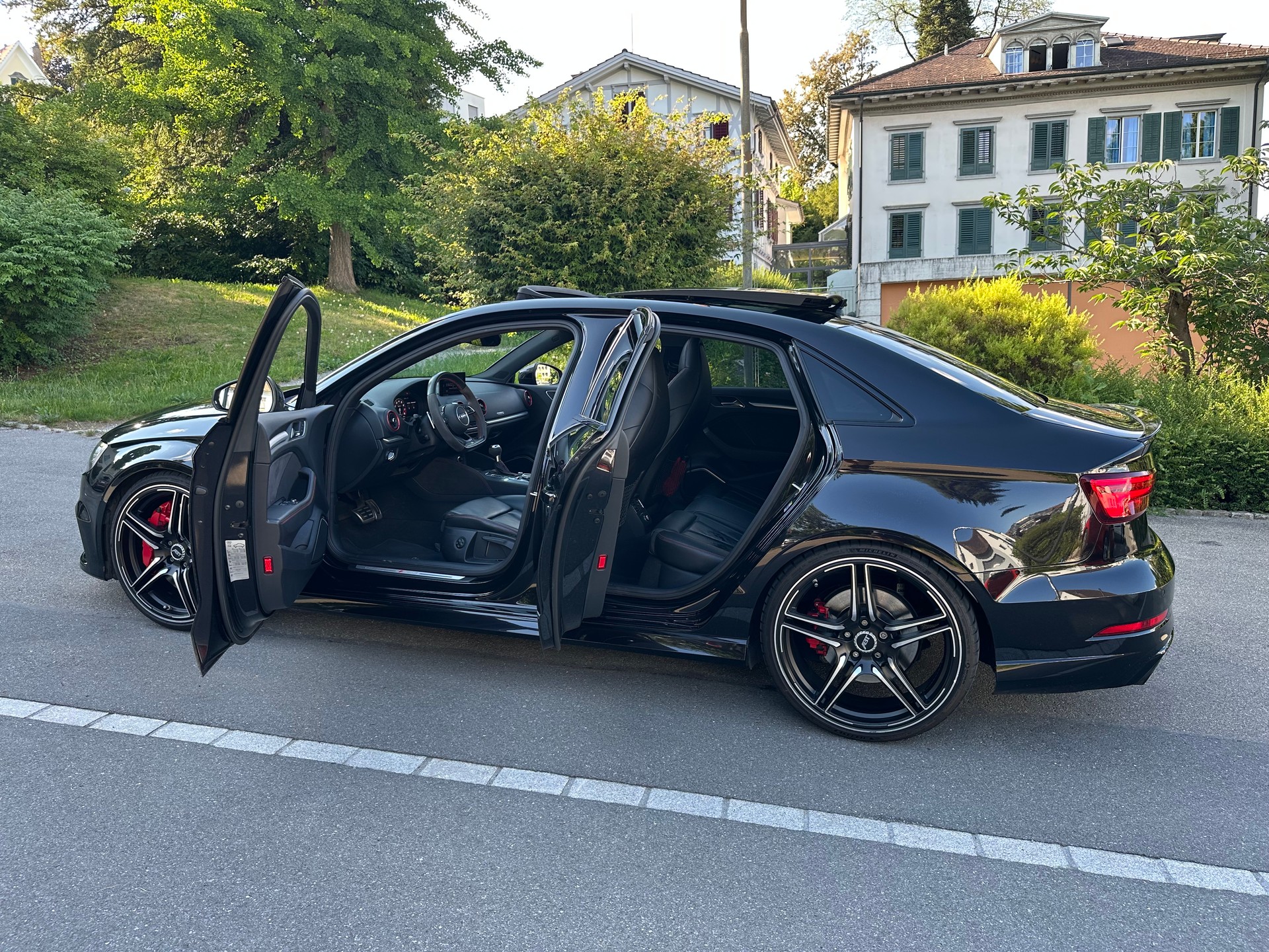 AUDI RS3 Limousine 2.5 TSI quattro S-tronic-image-7