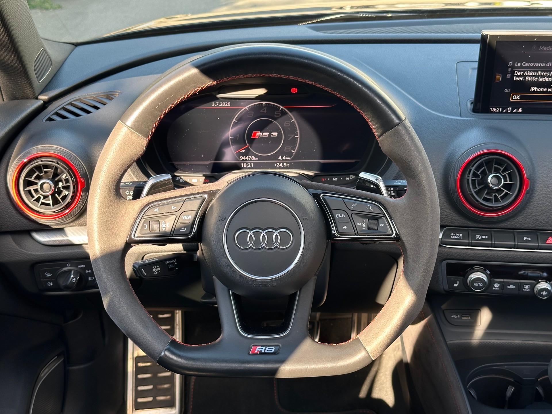 AUDI RS3 Limousine 2.5 TSI quattro S-tronic-image-4