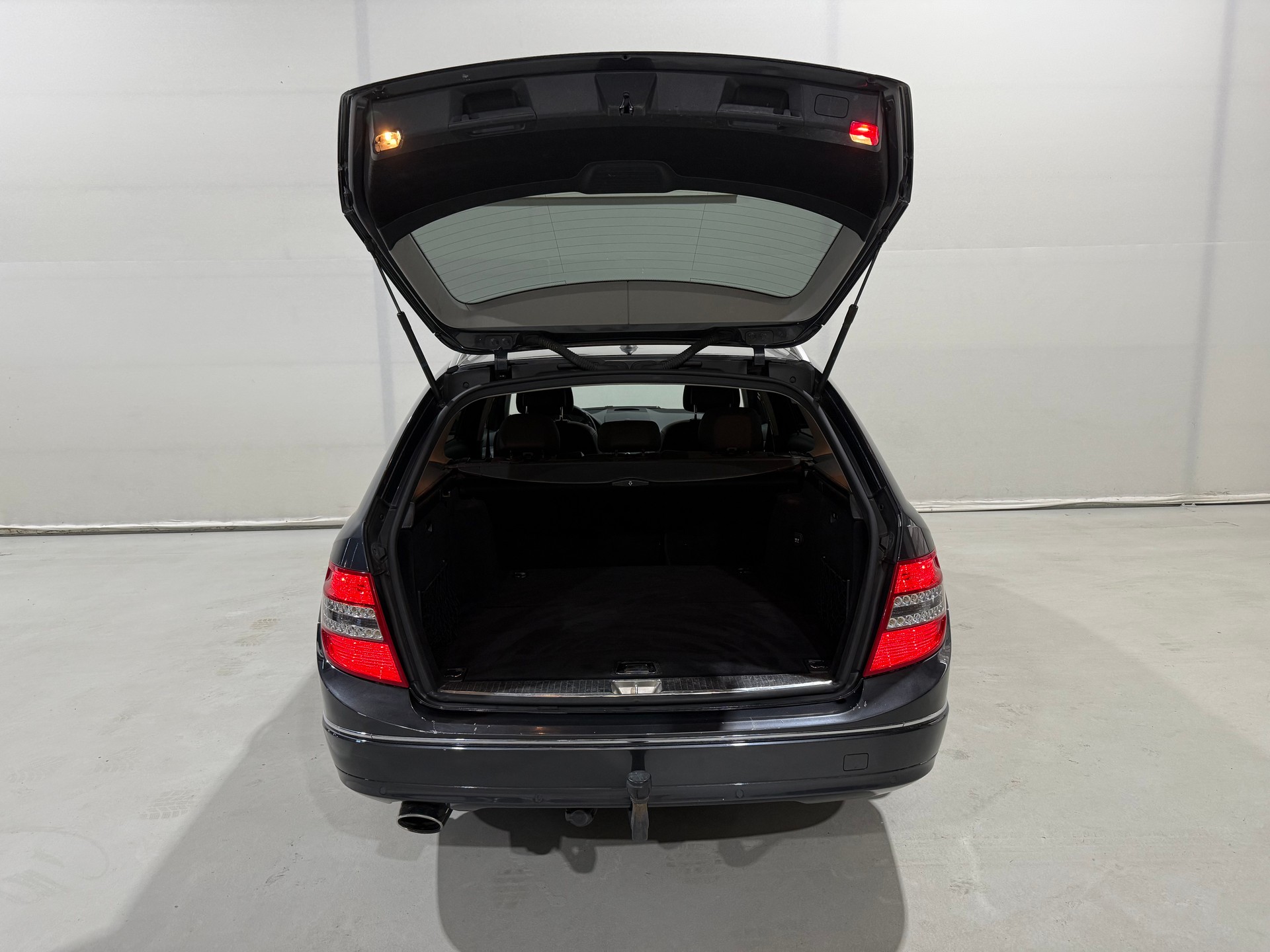 MERCEDES-BENZ C 220 CDI BlueEfficiency Avantgarde Automatic-image-10