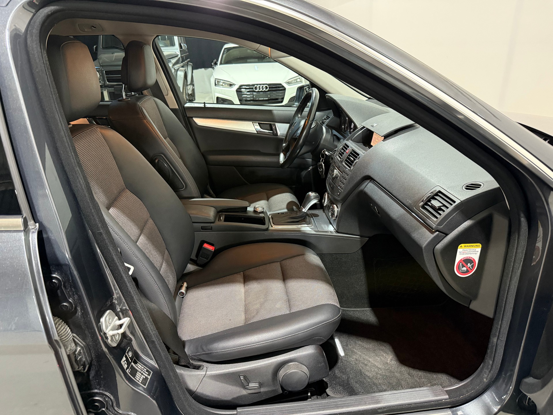 MERCEDES-BENZ C 220 CDI BlueEfficiency Avantgarde Automatic-image-13