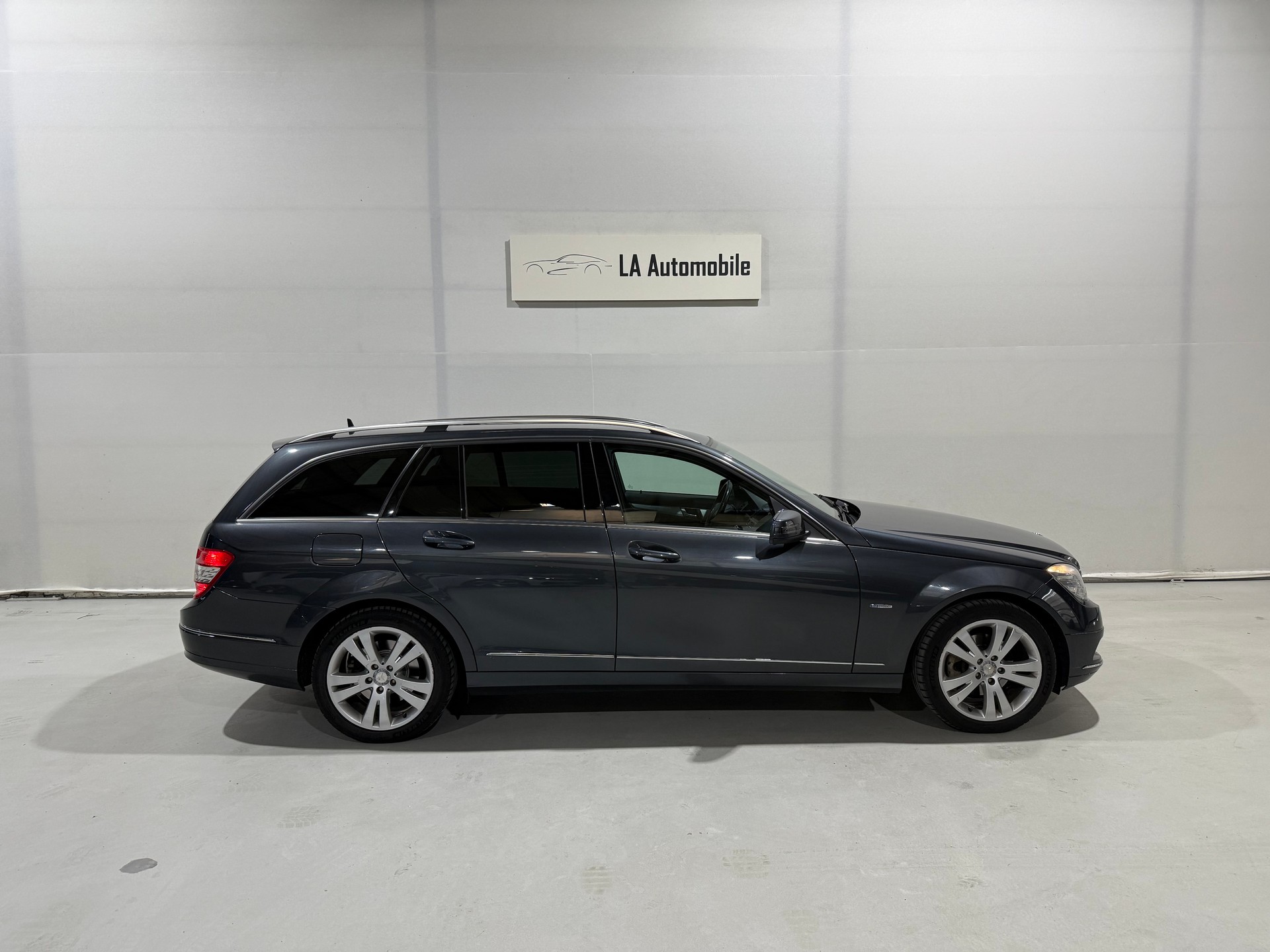 MERCEDES-BENZ C 220 CDI BlueEfficiency Avantgarde Automatic-image-6