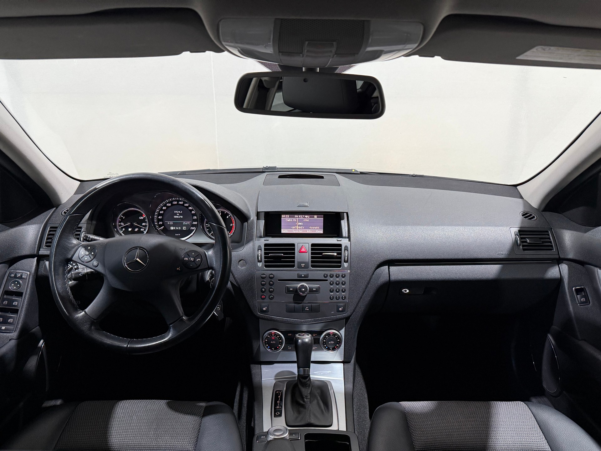 MERCEDES-BENZ C 220 CDI BlueEfficiency Avantgarde Automatic-image-11
